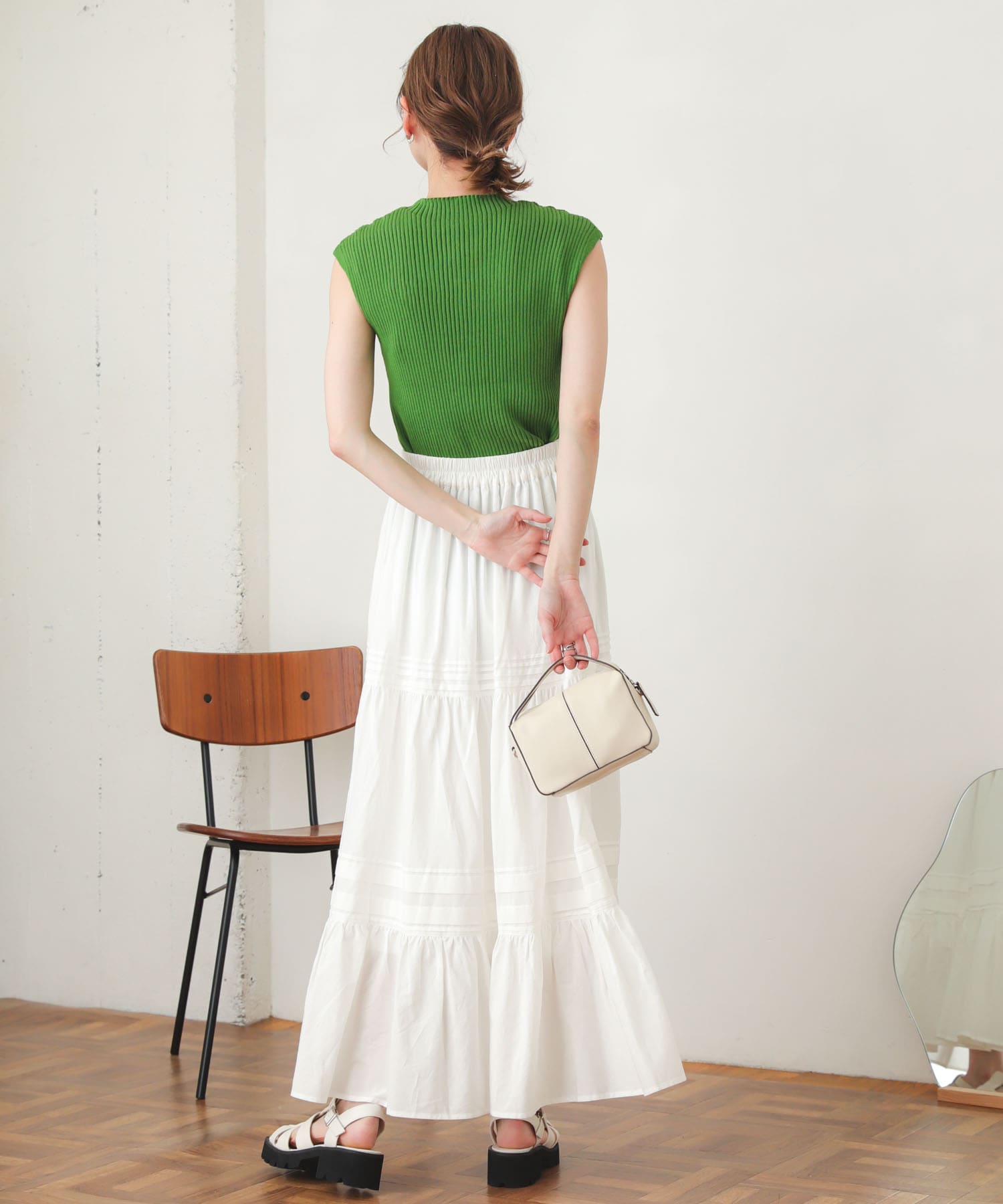 GREEN