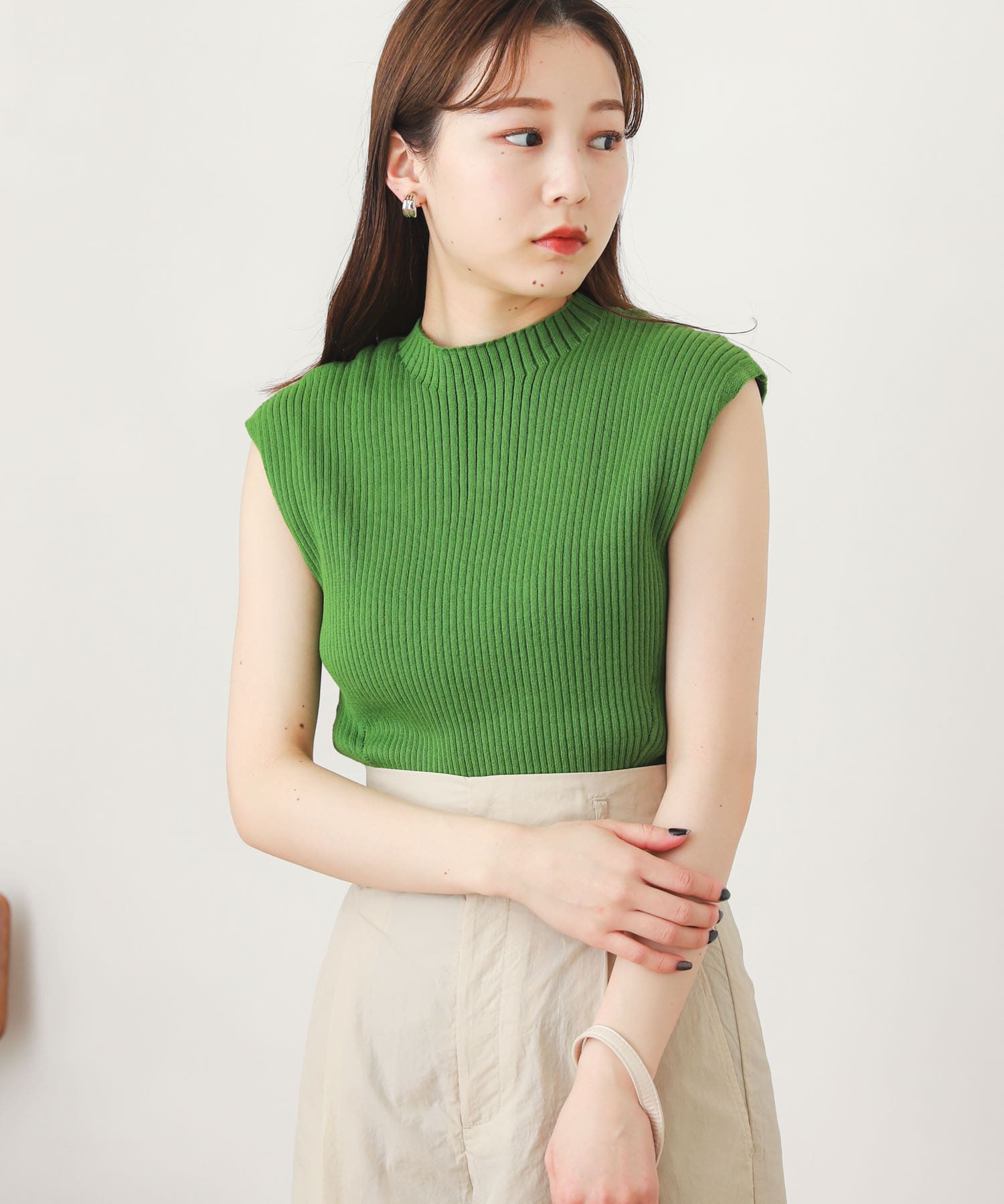 GREEN