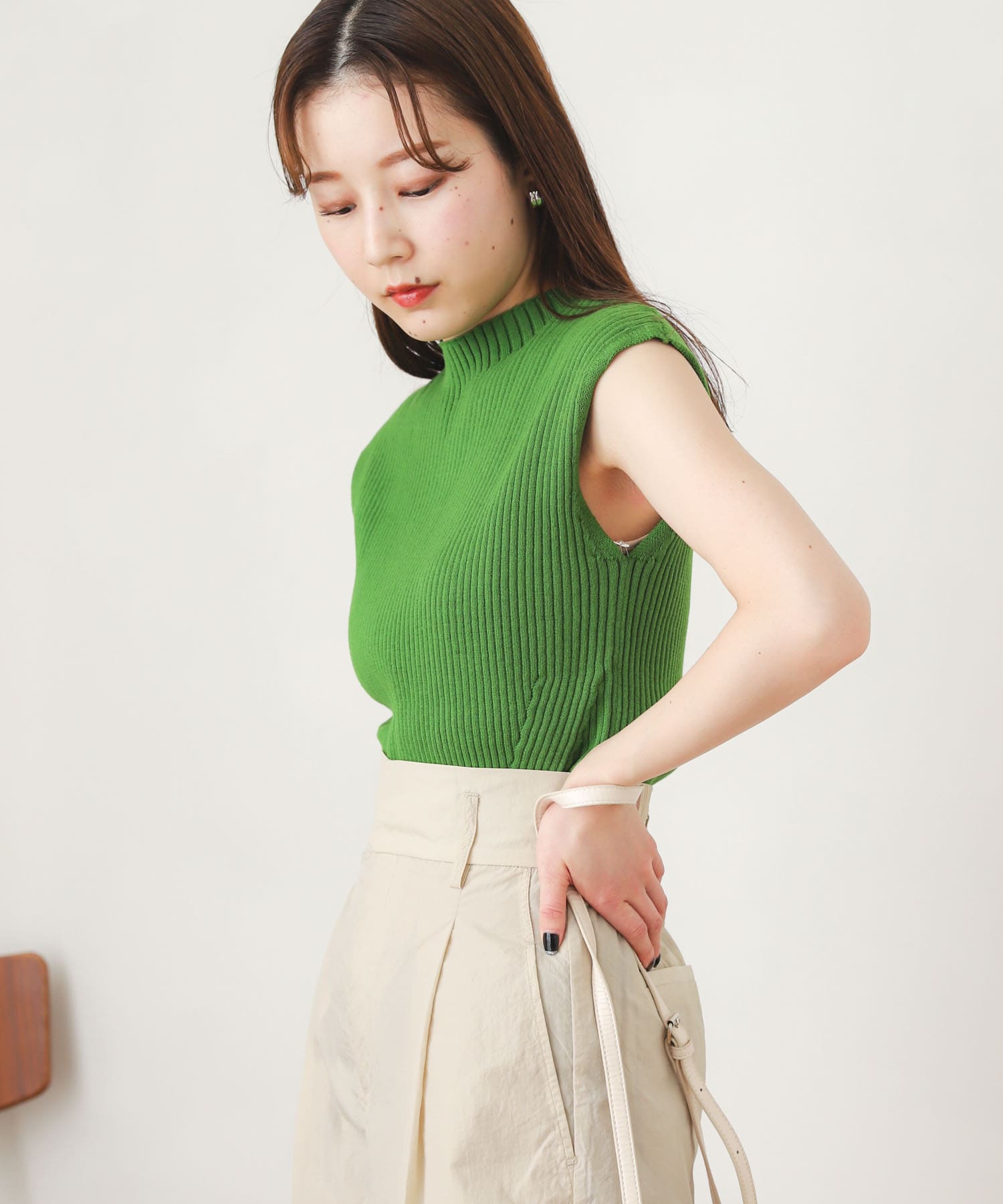 GREEN