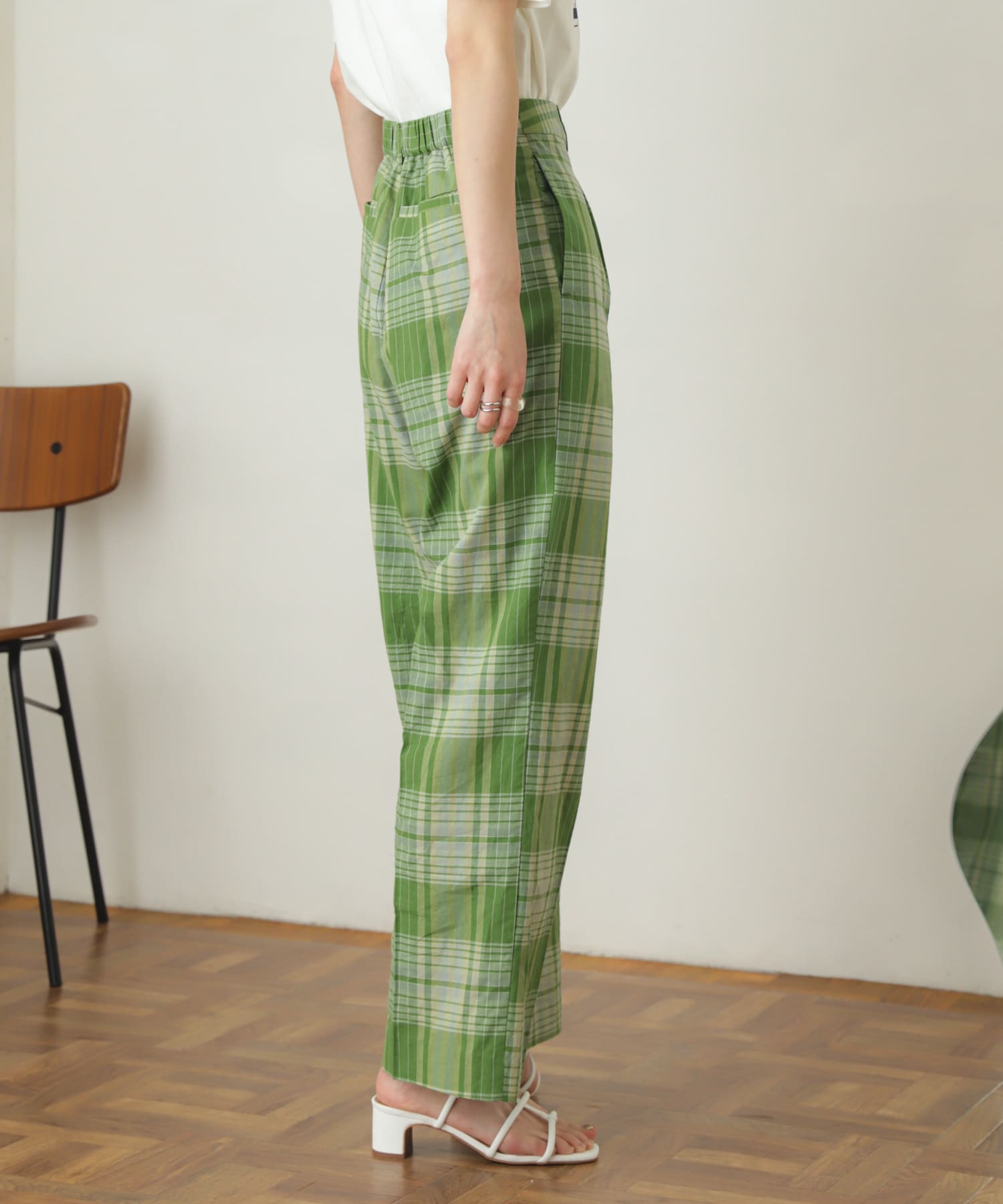 GREEN