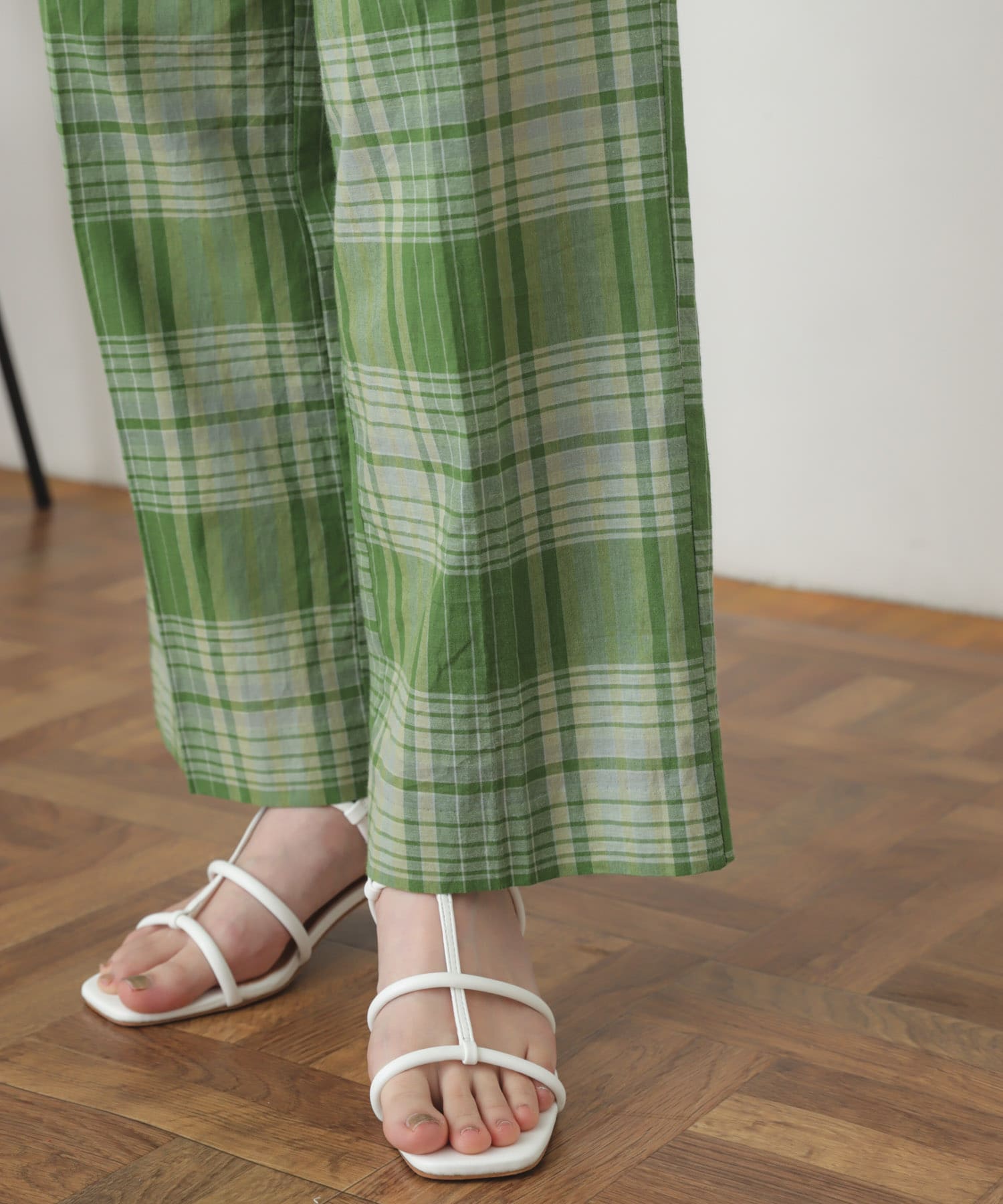 GREEN