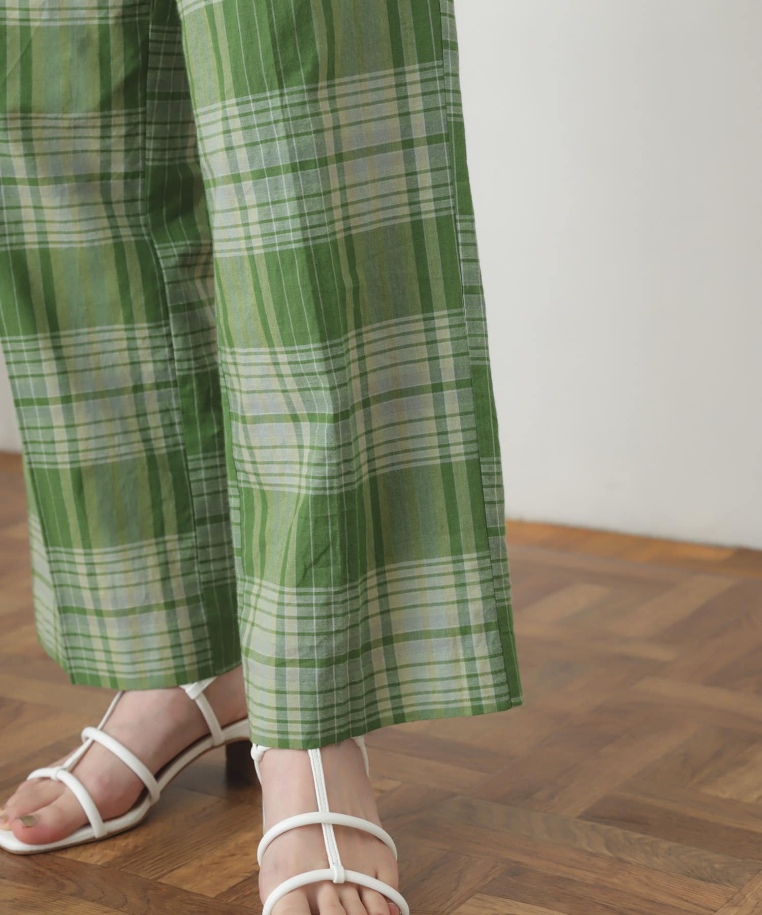 GREEN