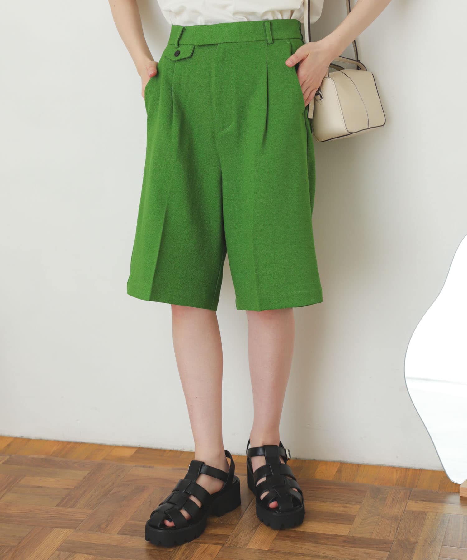 GREEN
