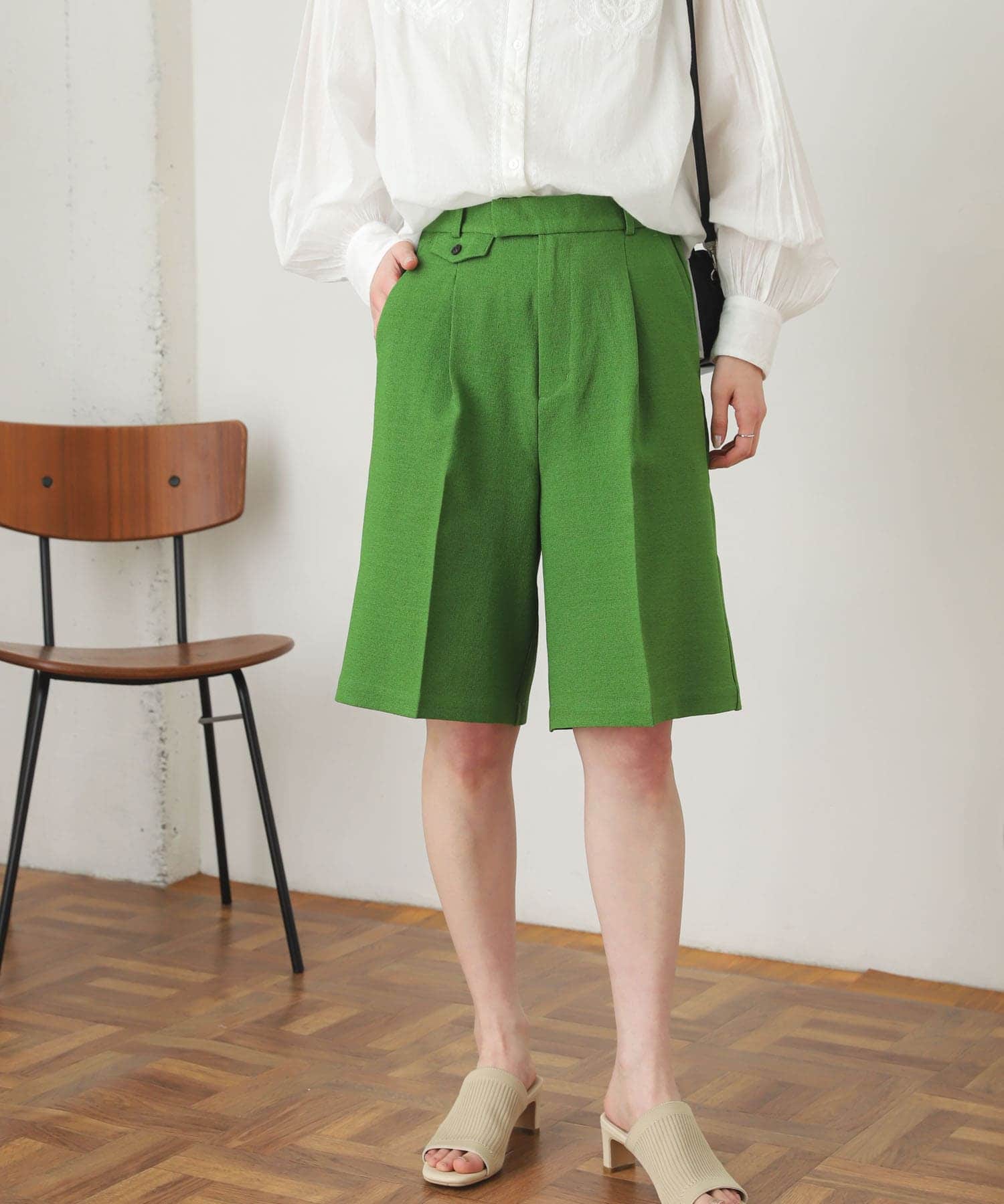 GREEN