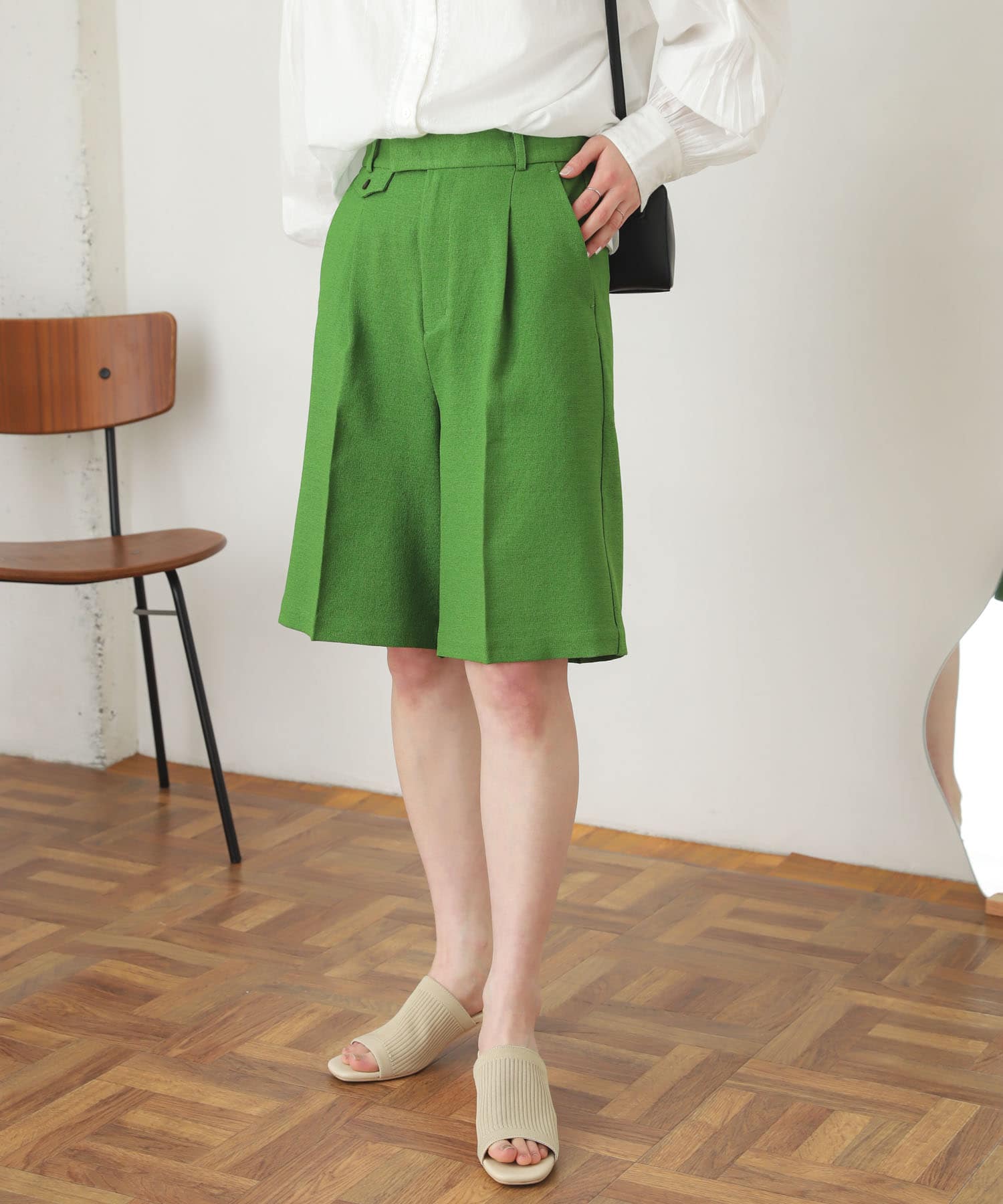 GREEN