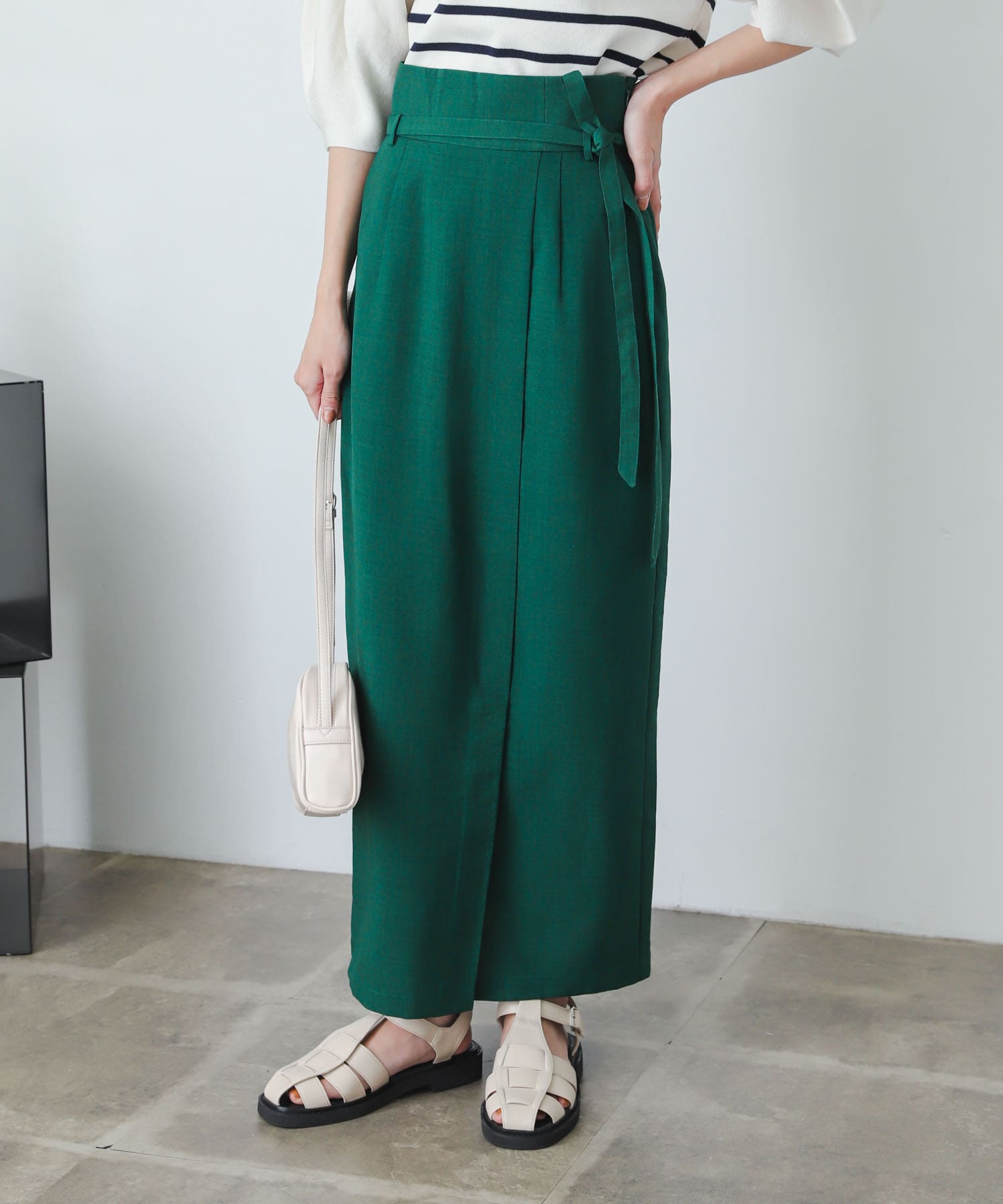 GREEN
