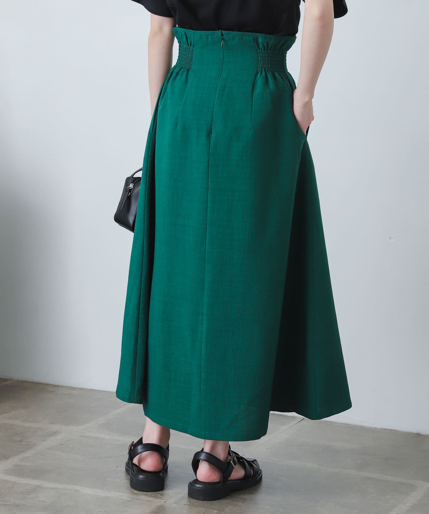 GREEN