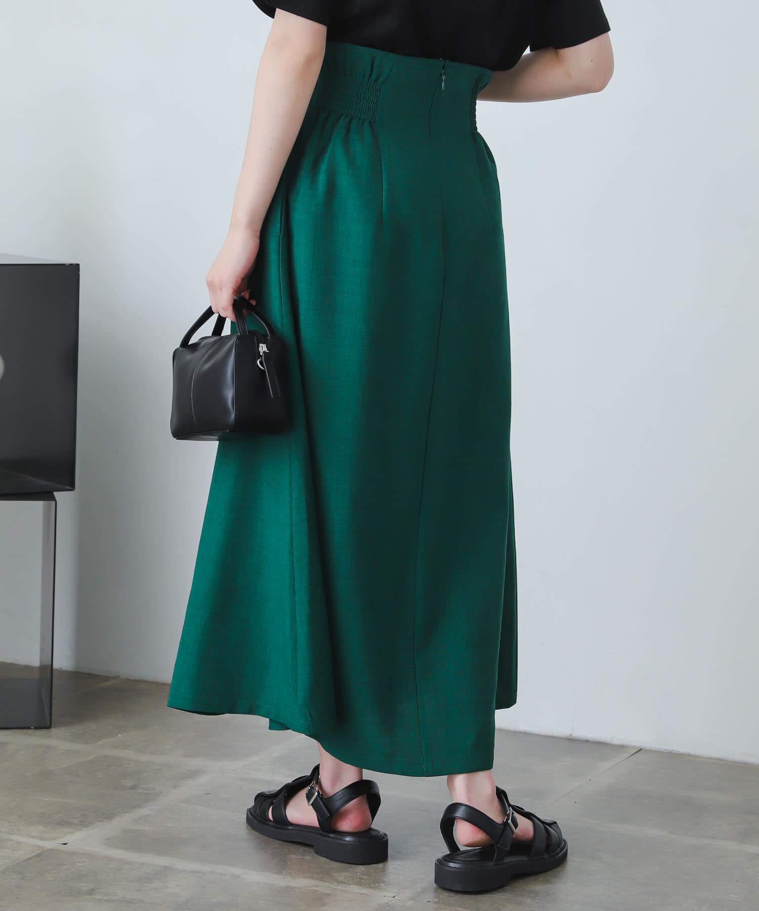 GREEN