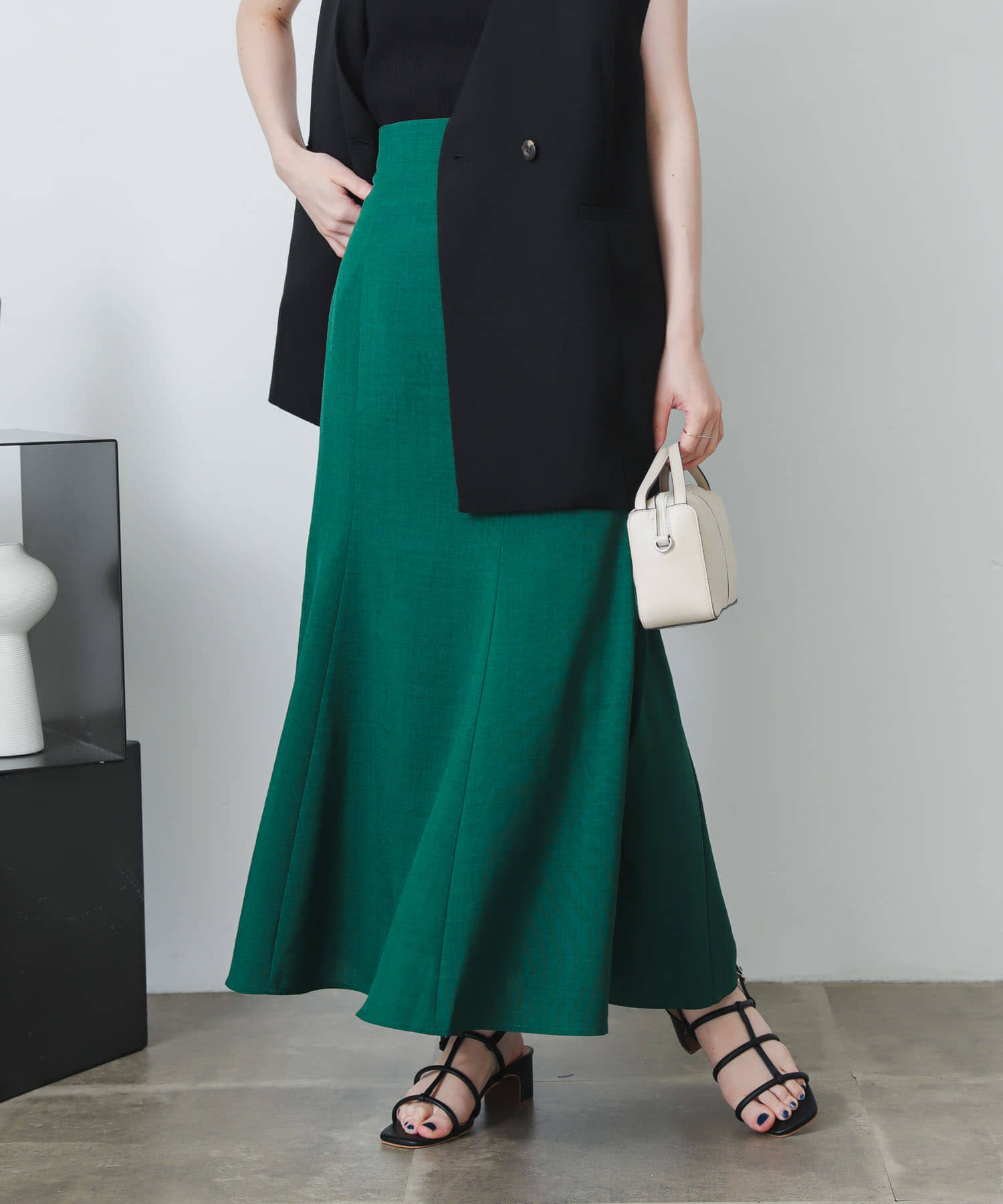 GREEN