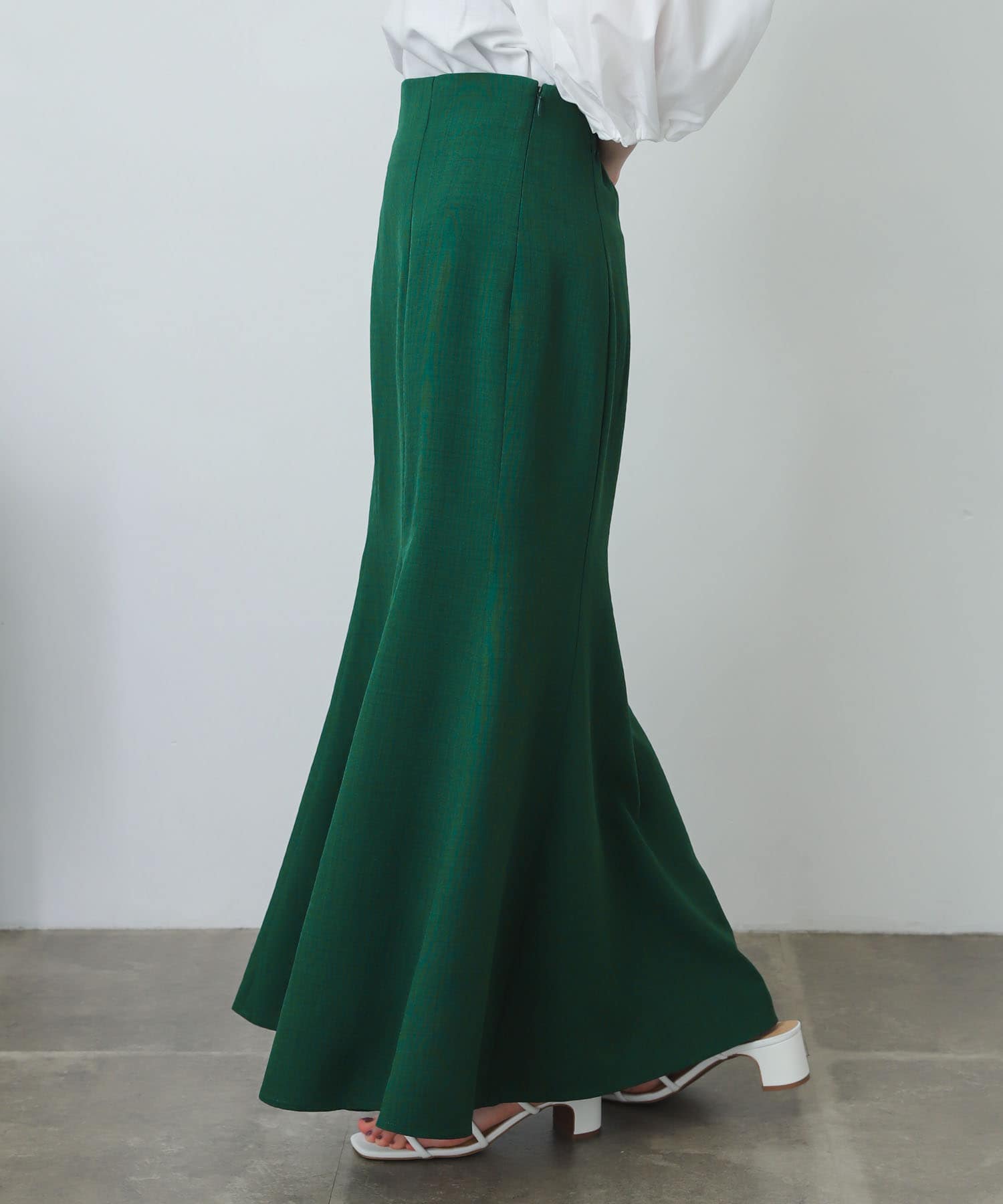 GREEN