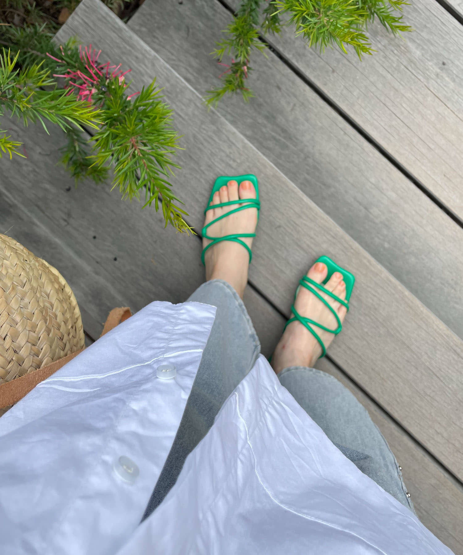 GREEN