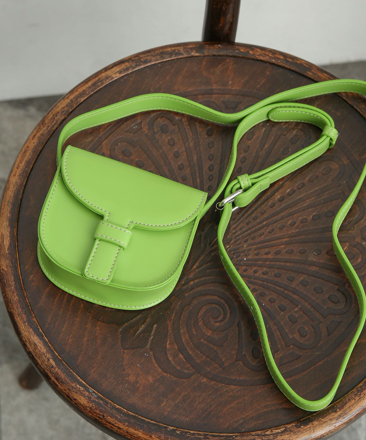 『ユニセックス』フェイクレザーフラップミニショルダー GREEN one