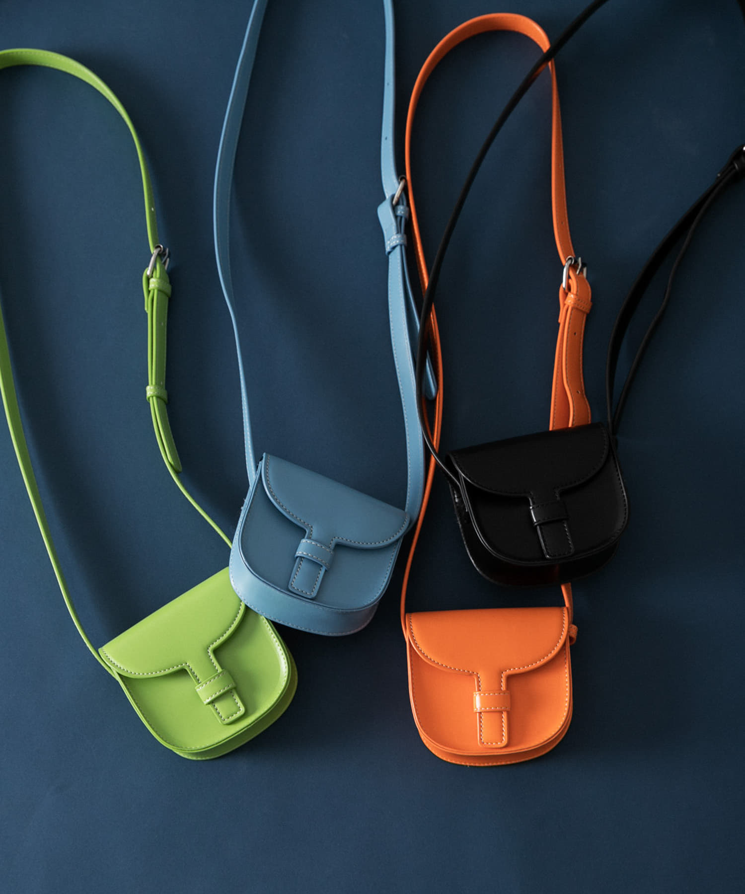 『ユニセックス』フェイクレザーフラップミニショルダー ORANGE one
