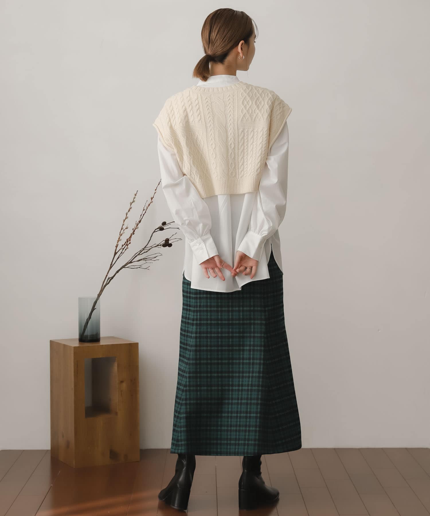 OFF WHITE