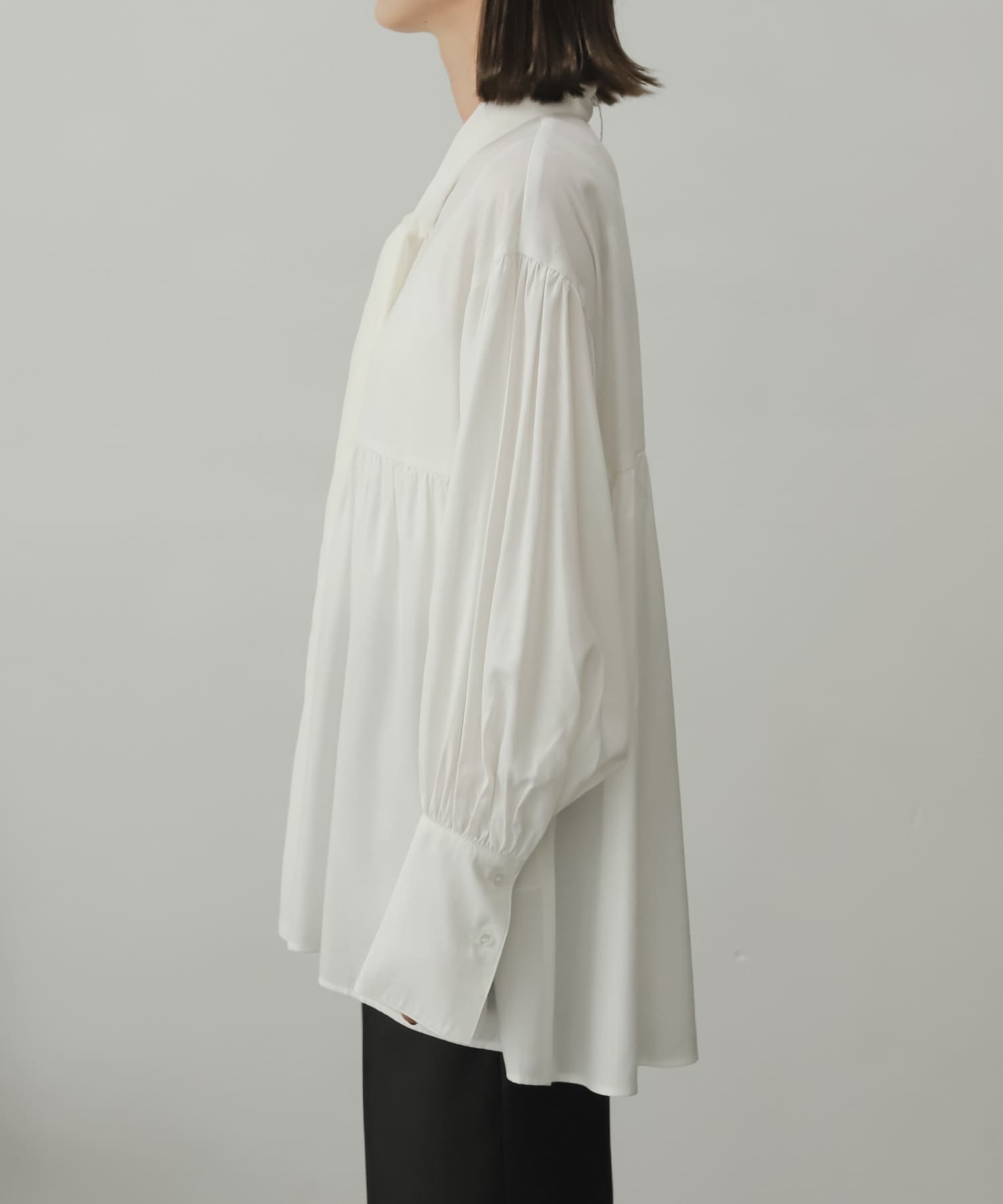 OFF WHITE