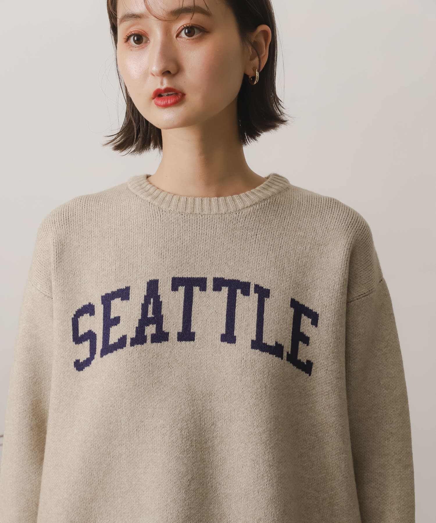 グラフィックロゴセーター BEIGE one