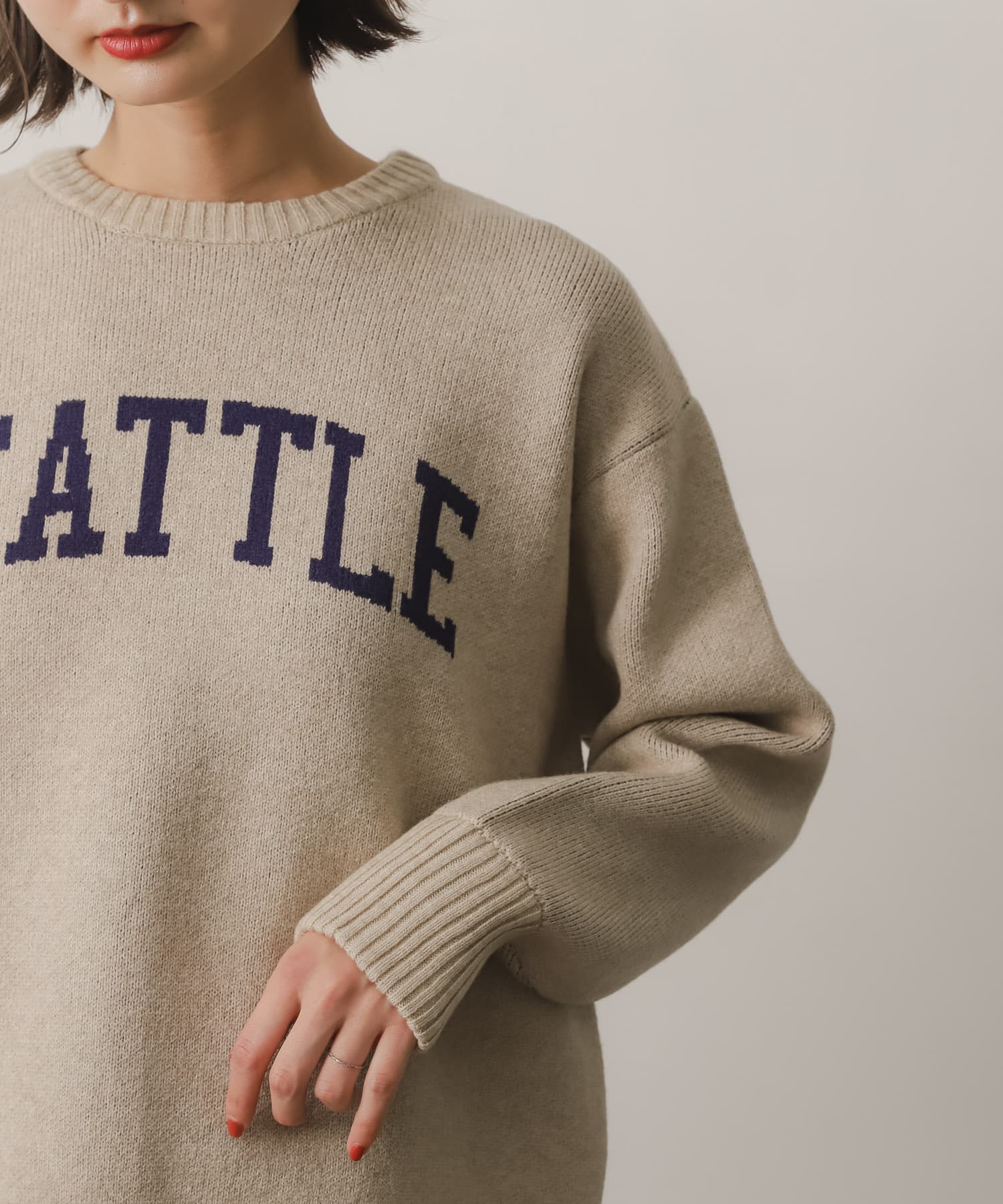グラフィックロゴセーター BEIGE one