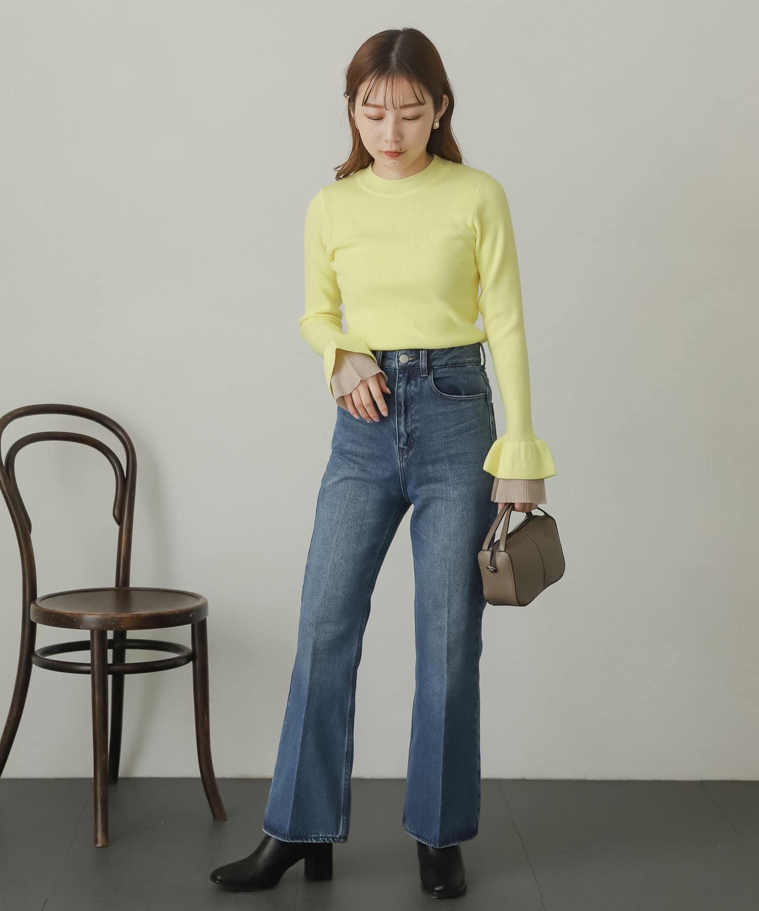 YELLOW
