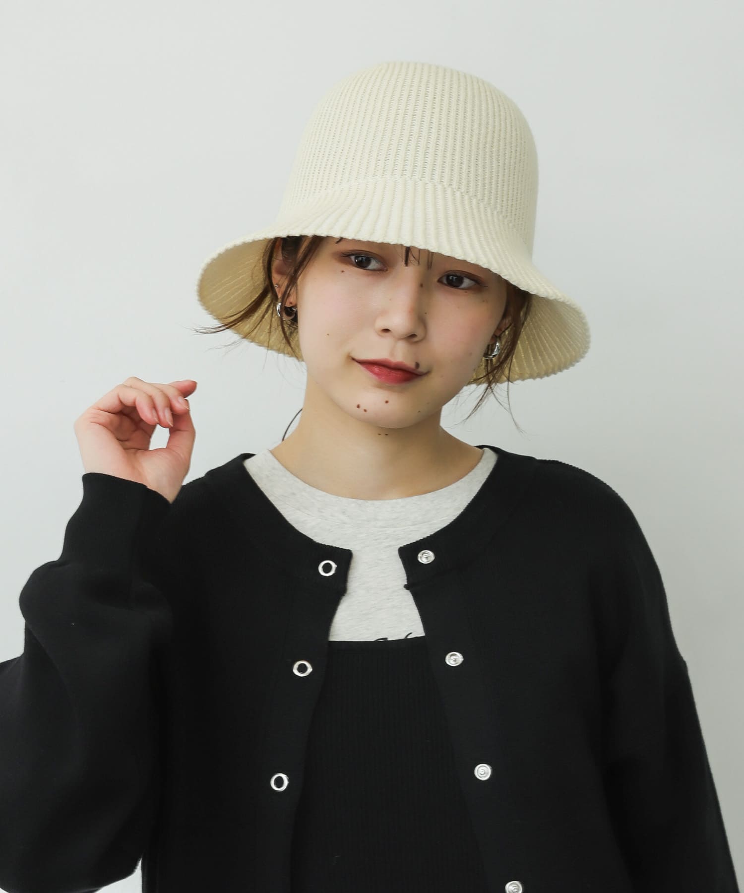 ニットバケットハット IVORY one
