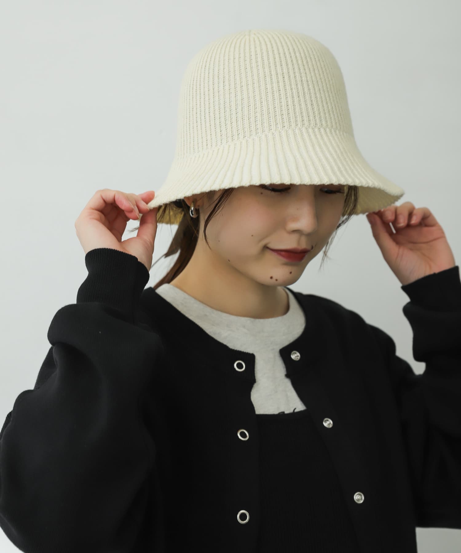 ニットバケットハット IVORY one