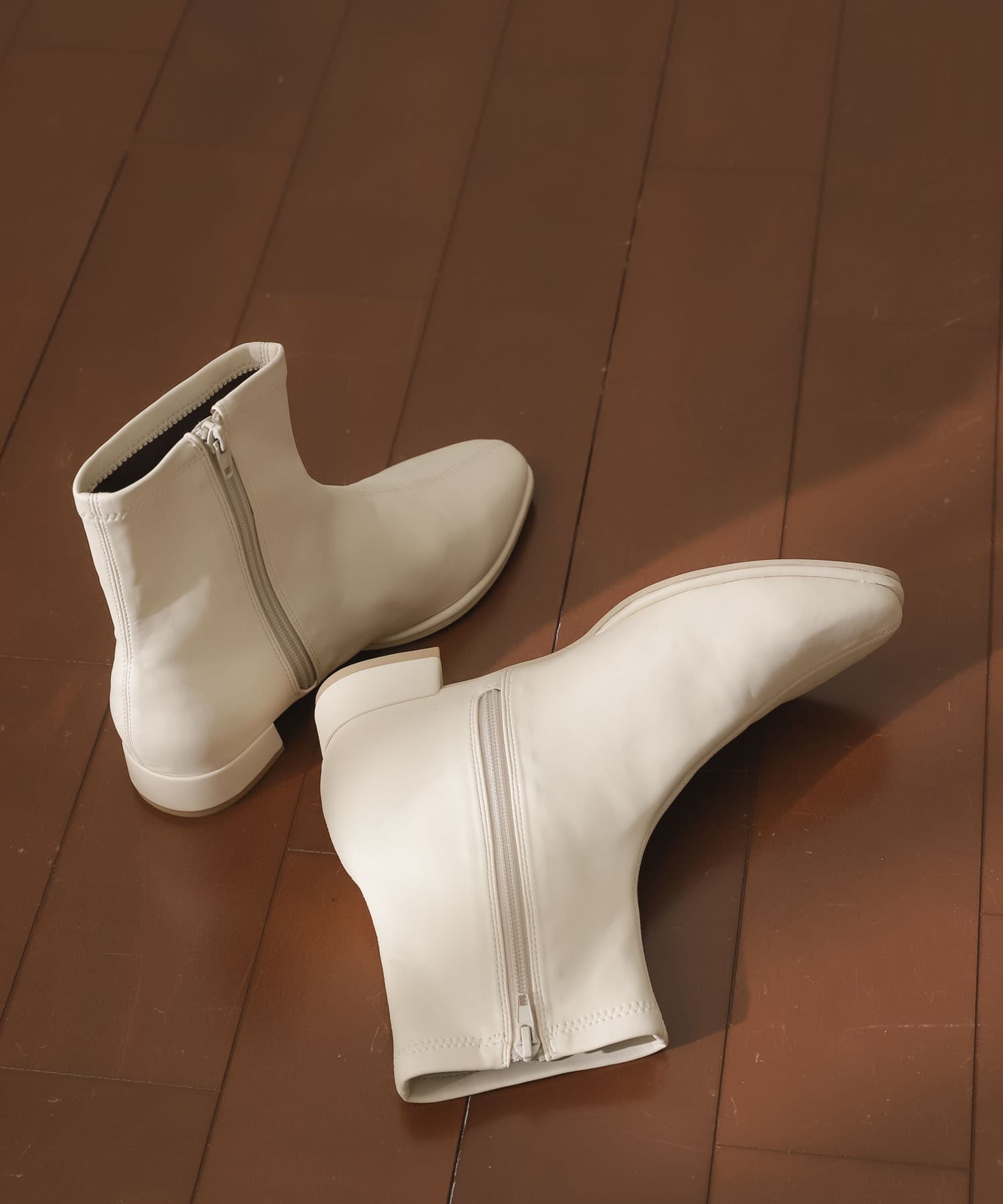 スクエアトウセンターシームストレッチローブーツ IVORY S