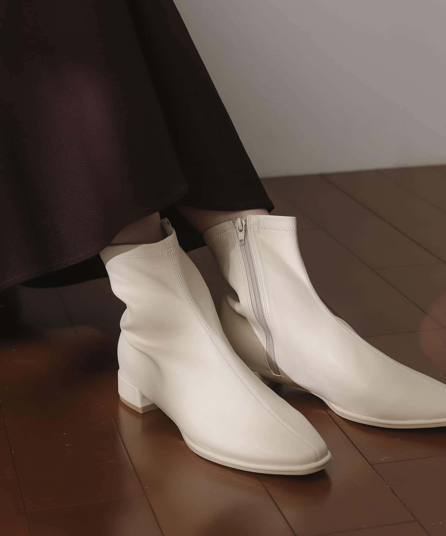 スクエアトウセンターシームストレッチローブーツ IVORY S