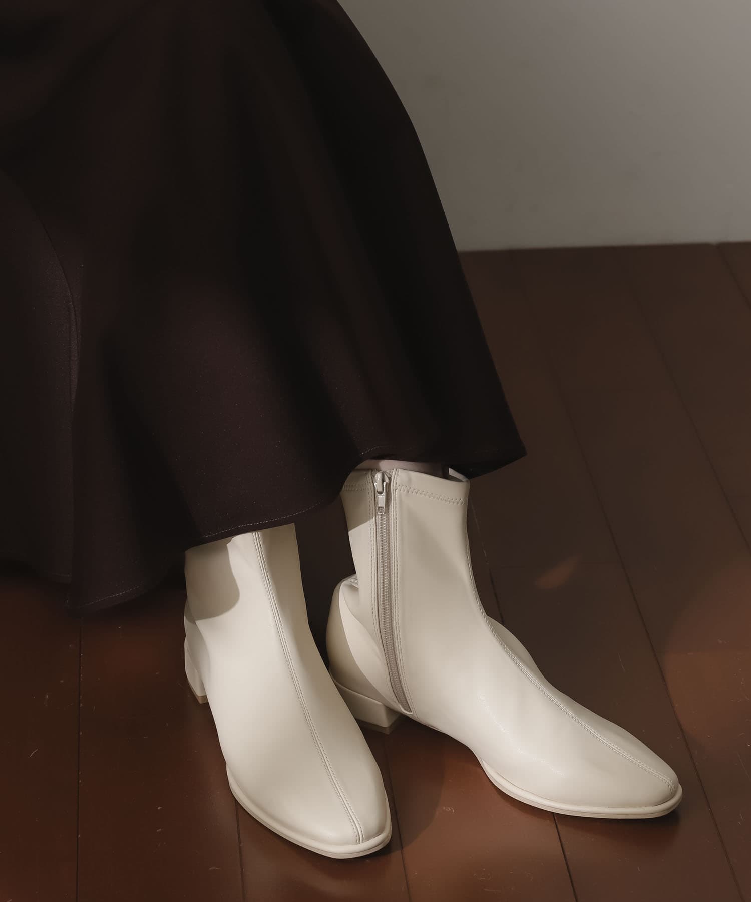 スクエアトウセンターシームストレッチローブーツ IVORY S