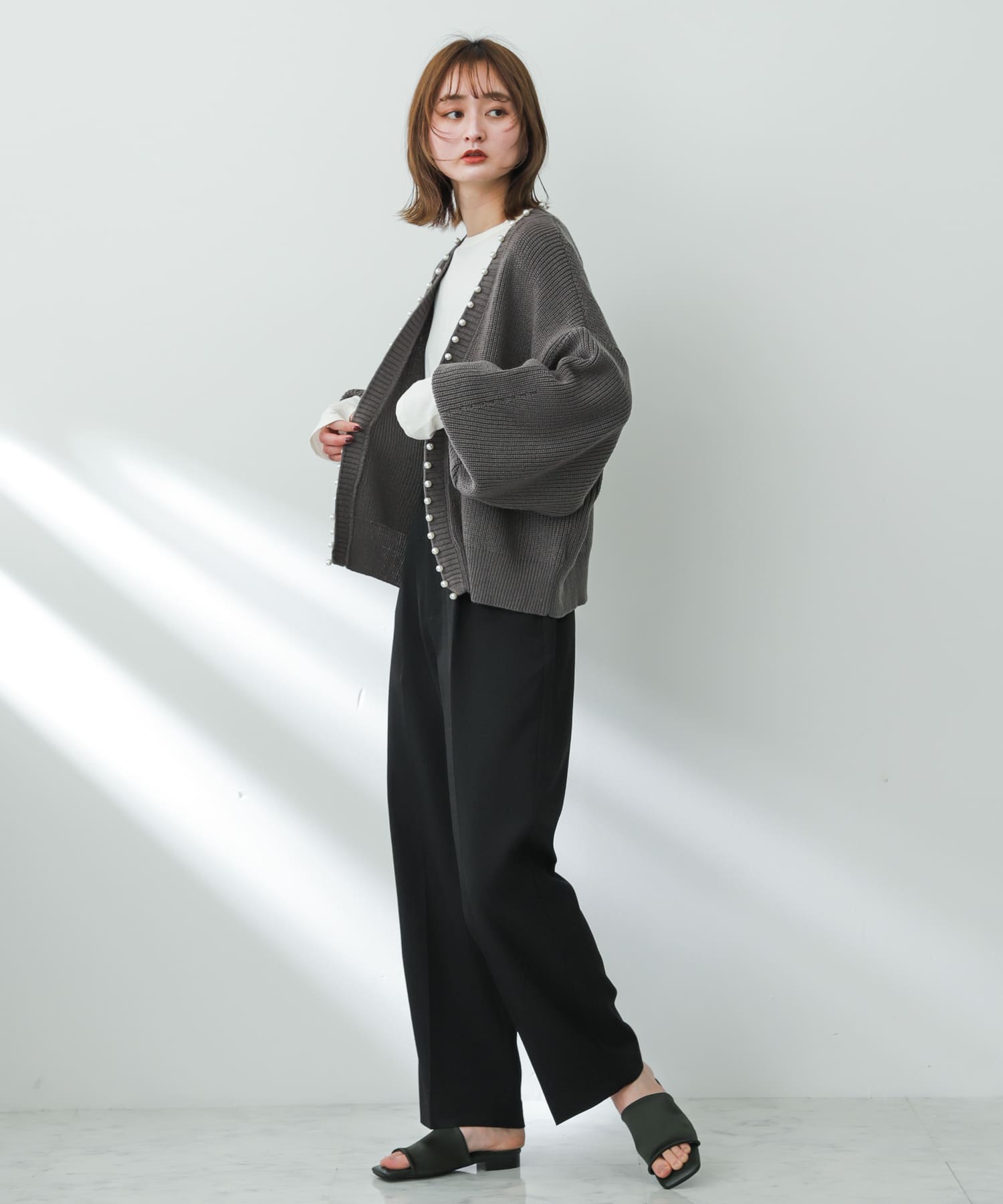 GRAY