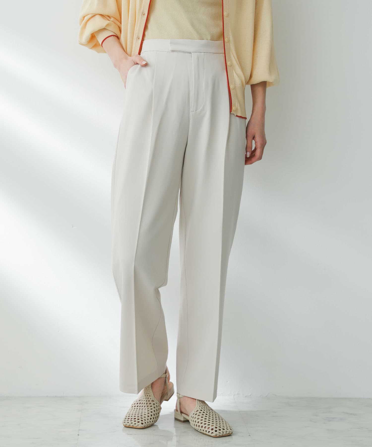 センタープレスストレートパンツ