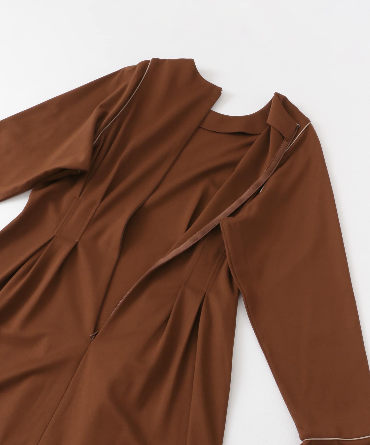 ウエストタックカットワンピース BROWN one