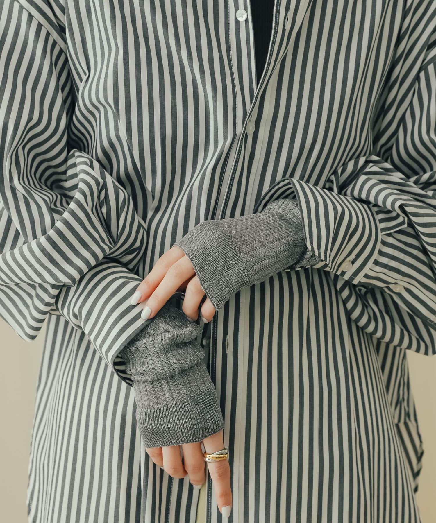 GRAY