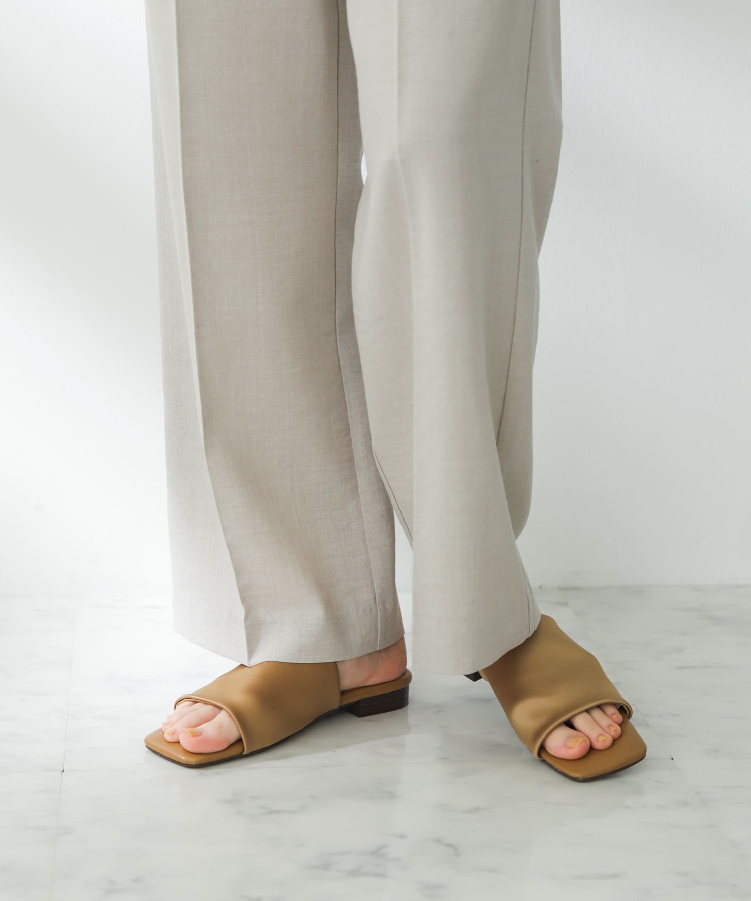 サテンストレッチミュール BEIGE S