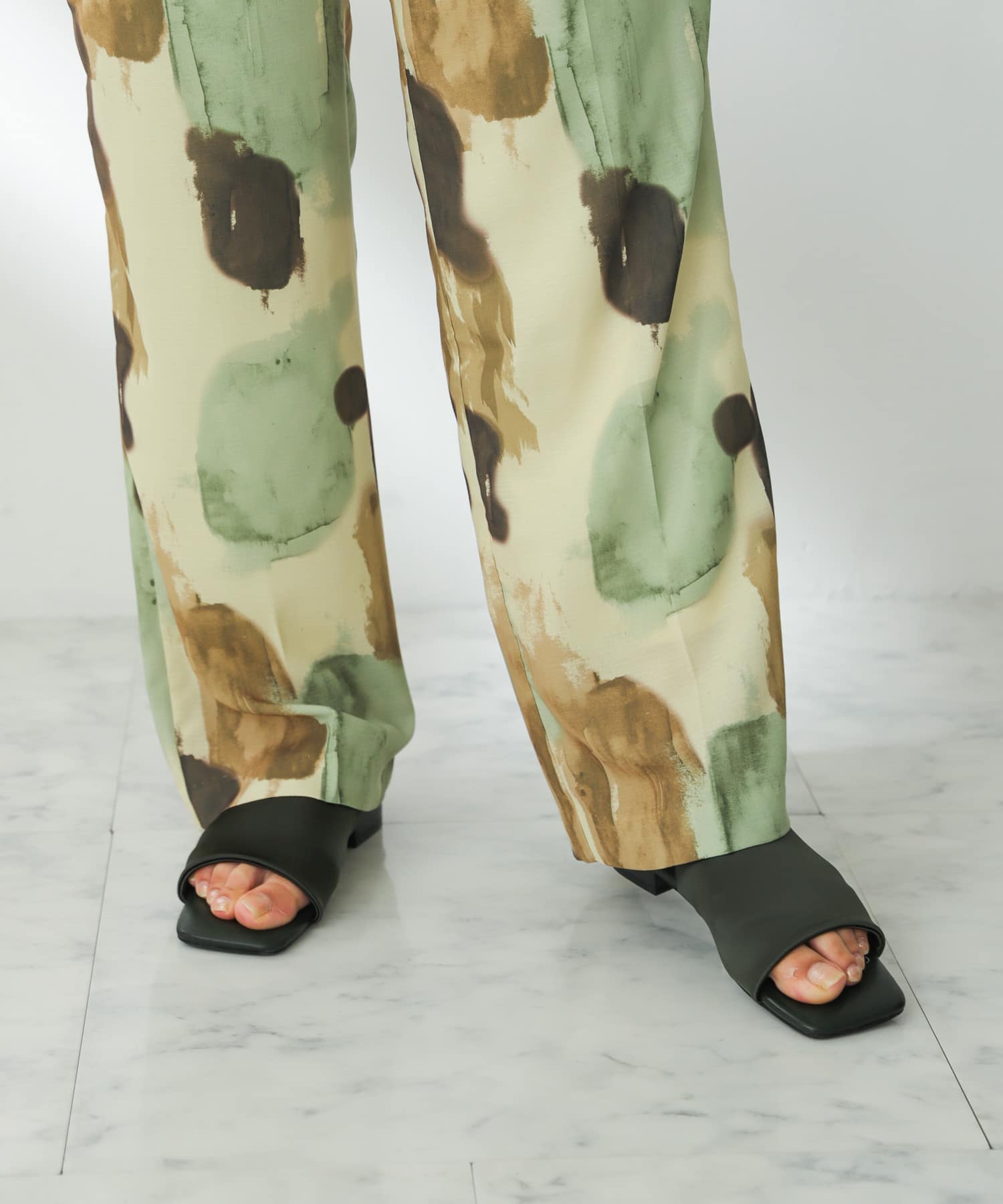 GREEN