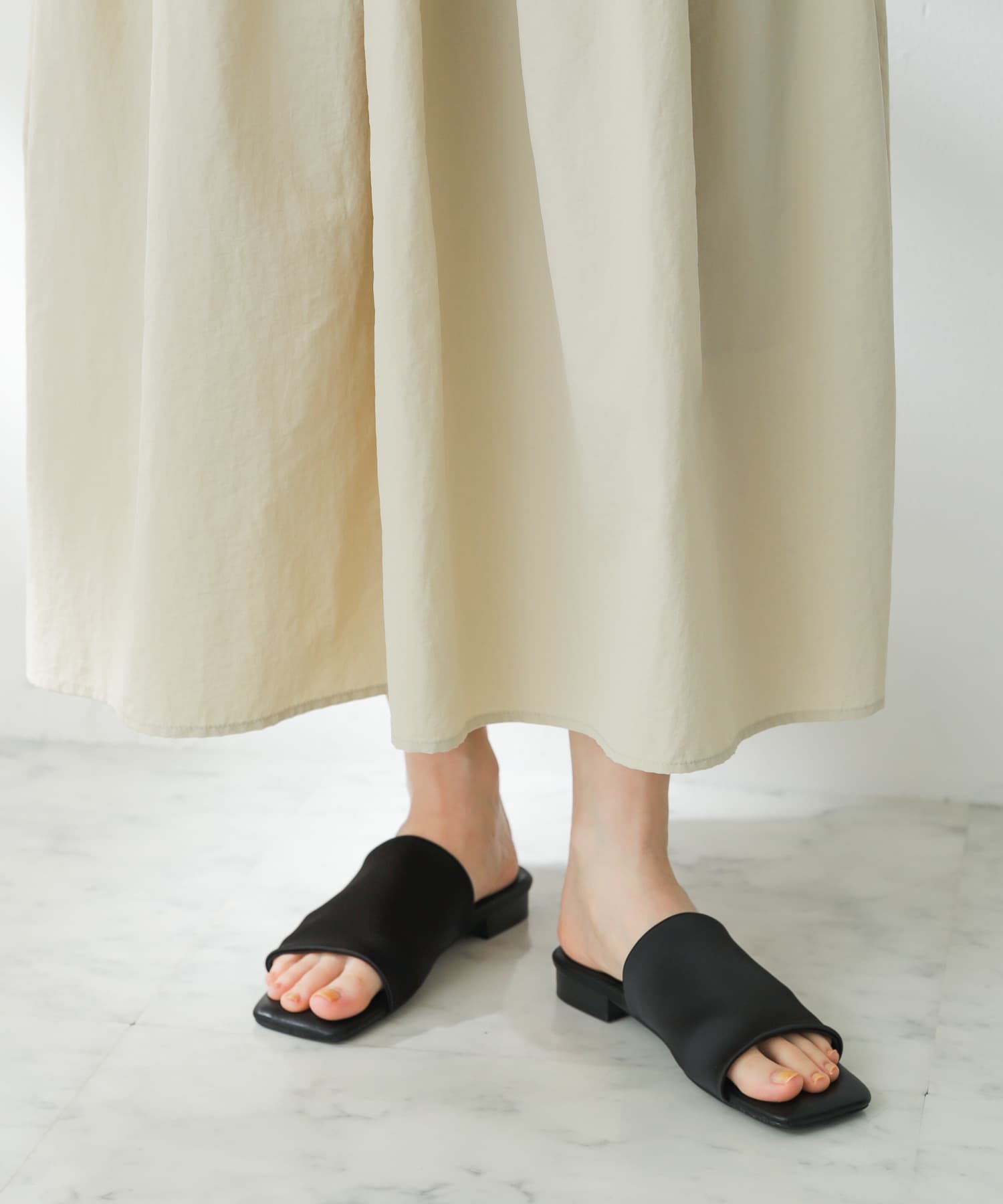 サテンストレッチミュール BLACK S