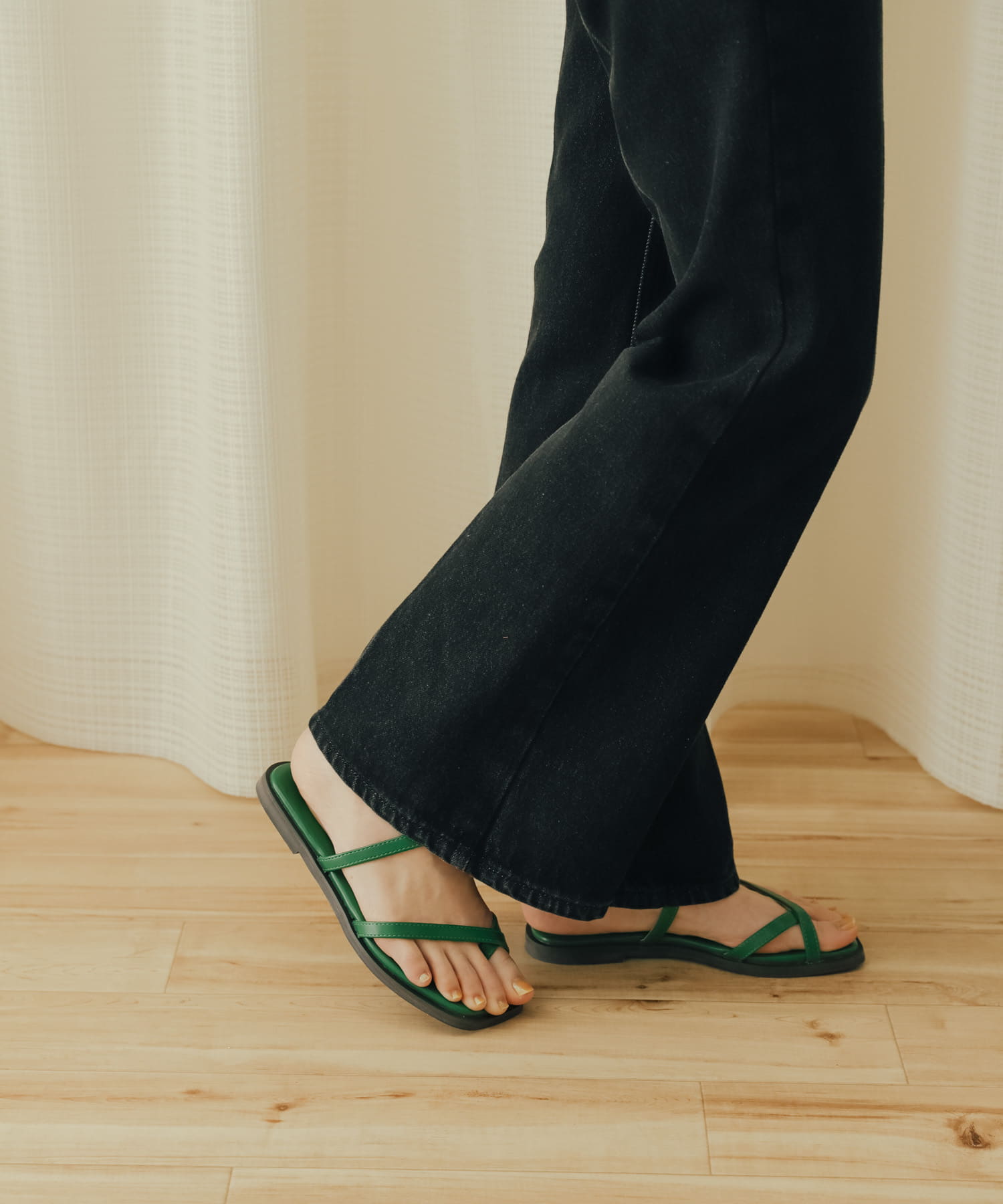 GREEN