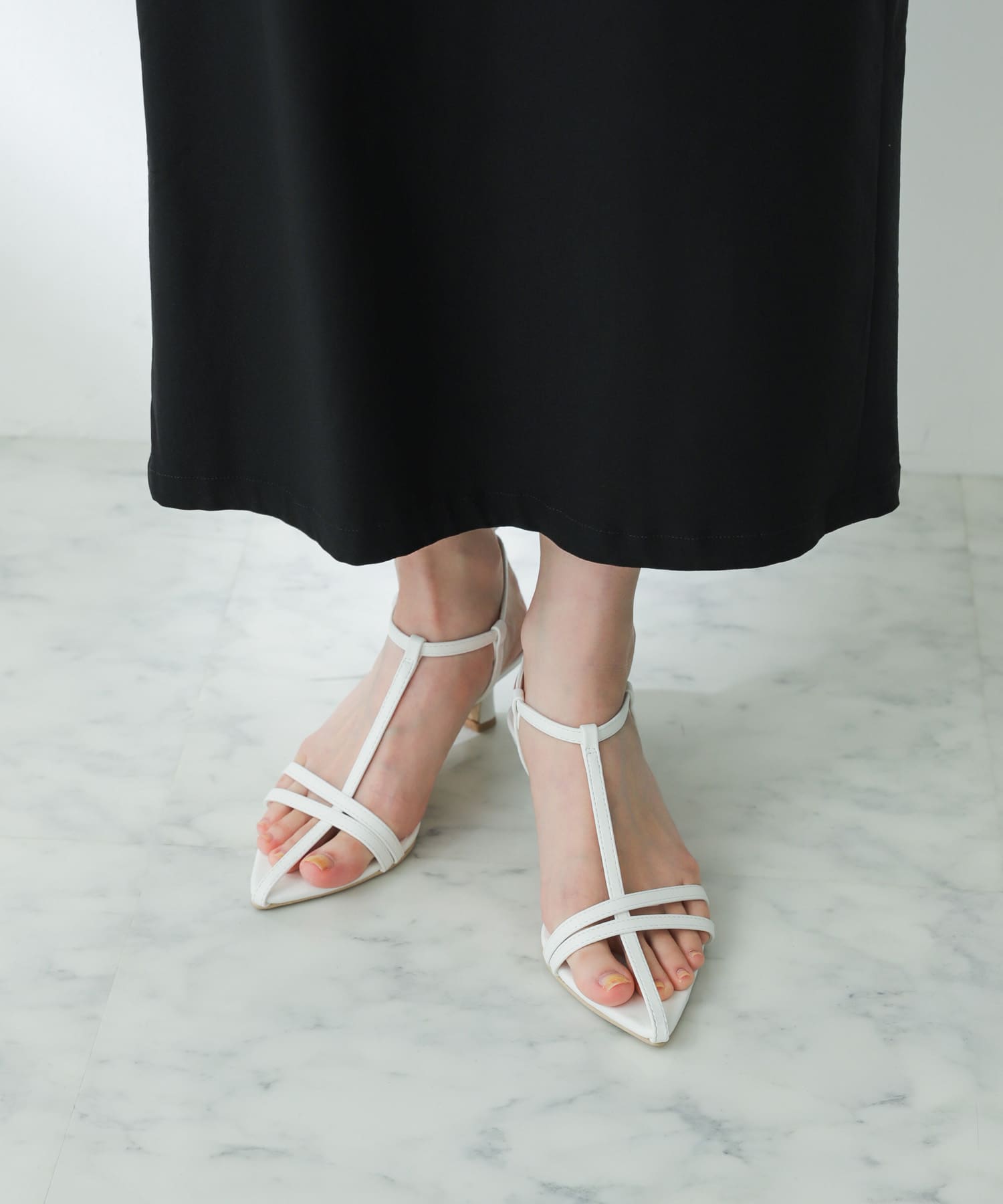 ポインテッドナローストラップサンダル WHITE S