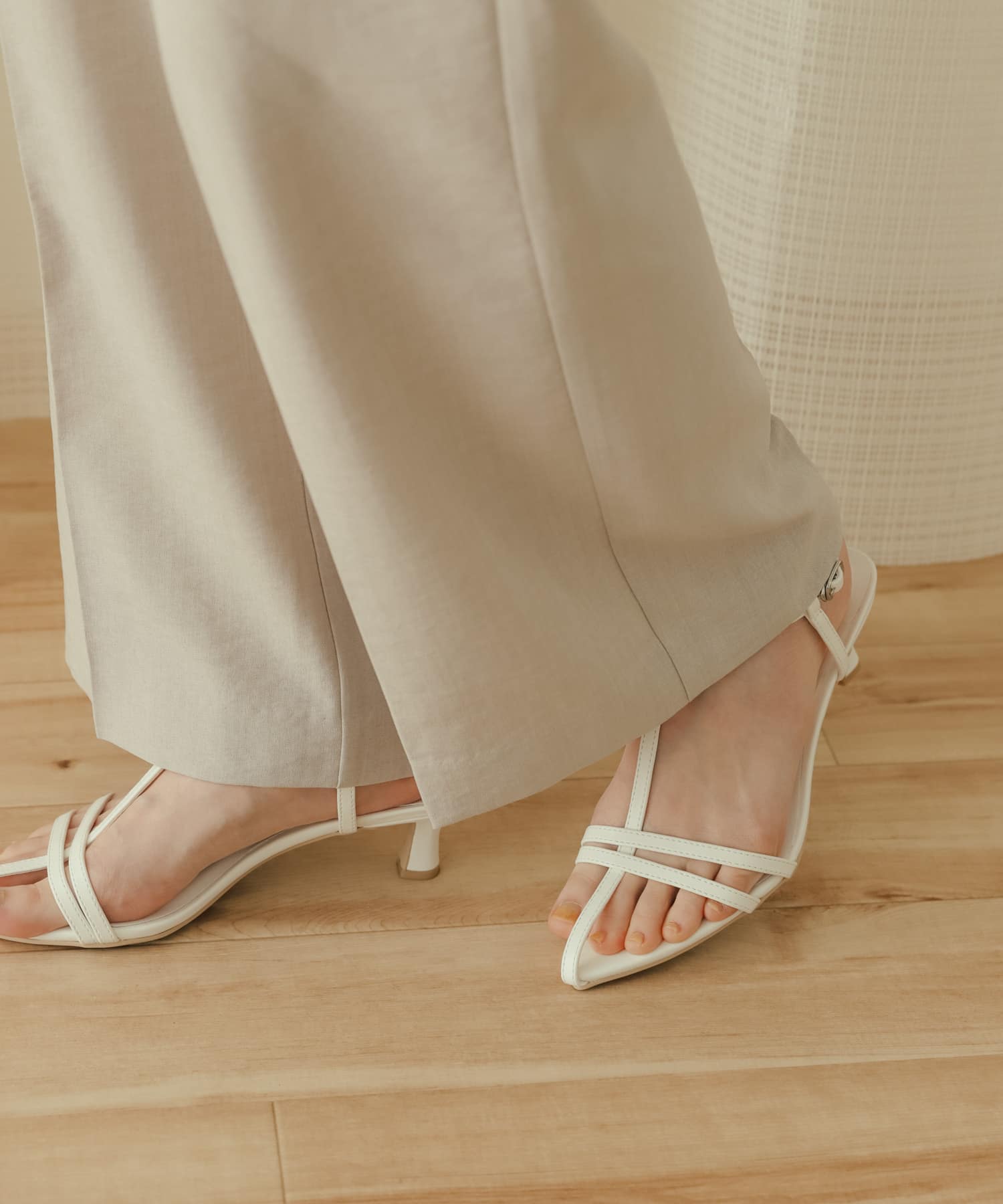 ポインテッドナローストラップサンダル WHITE S