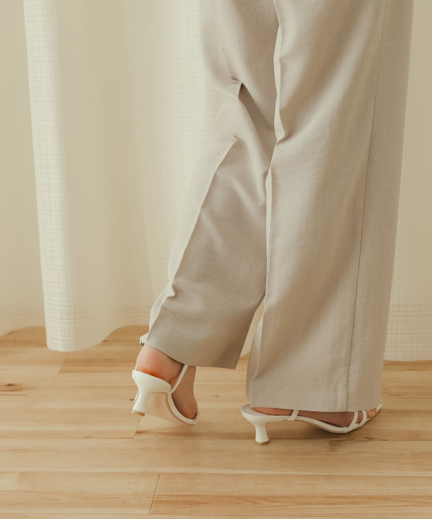 ポインテッドナローストラップサンダル WHITE M