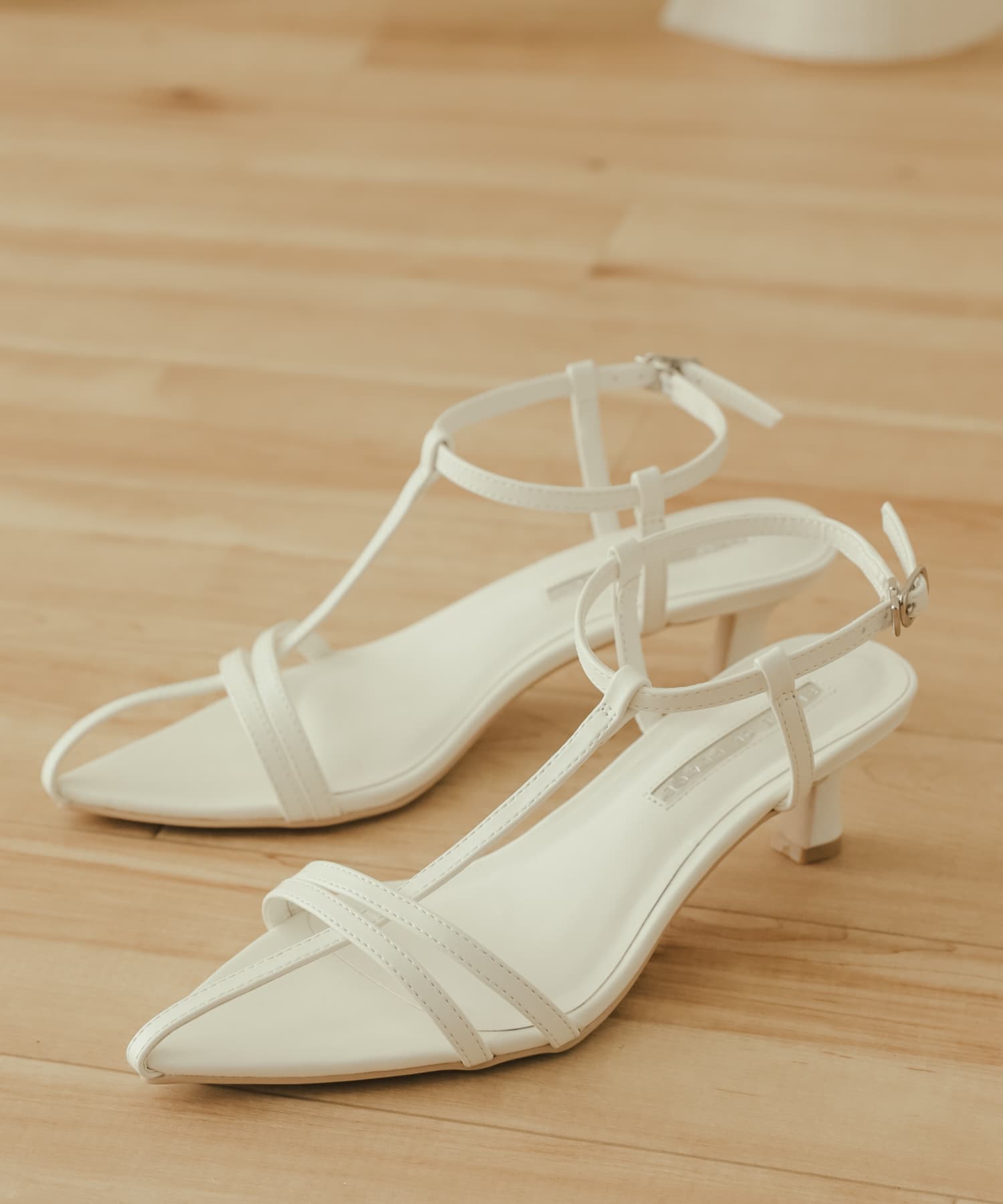 ポインテッドナローストラップサンダル WHITE M