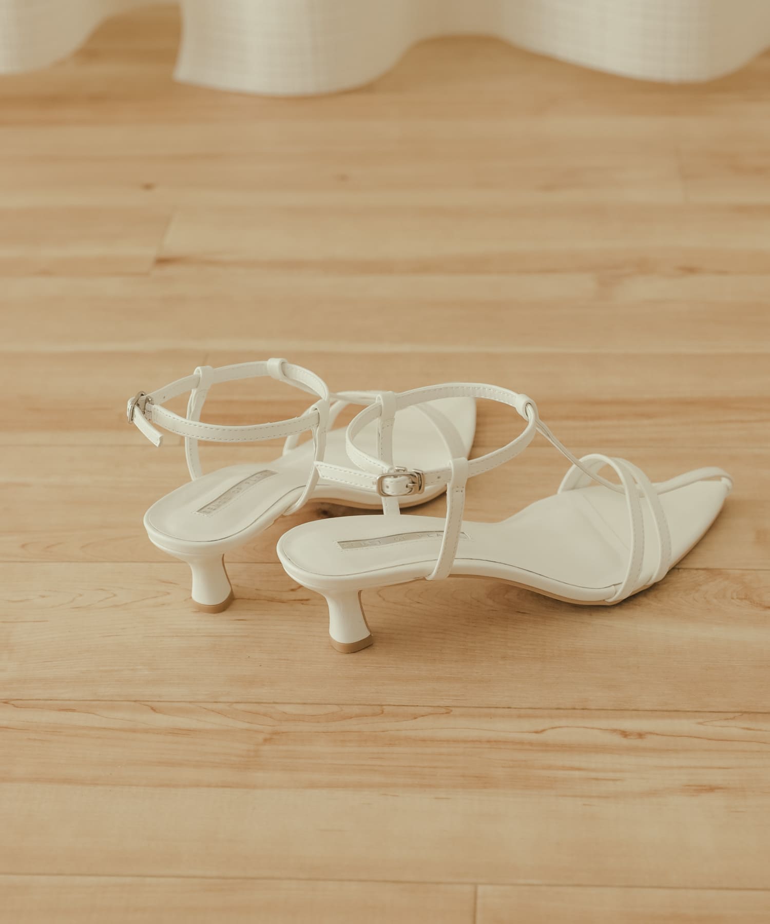 ポインテッドナローストラップサンダル WHITE M