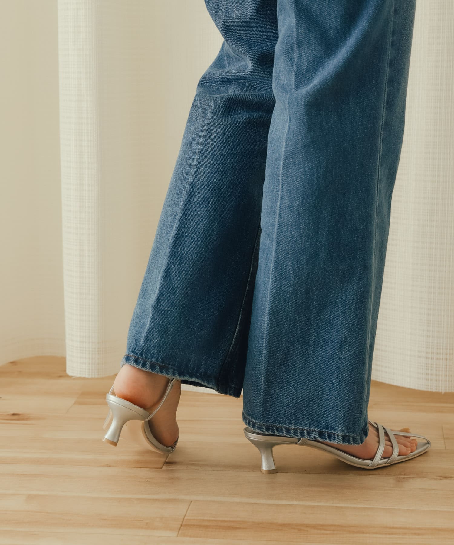 ポインテッドナローストラップサンダル SILVER M