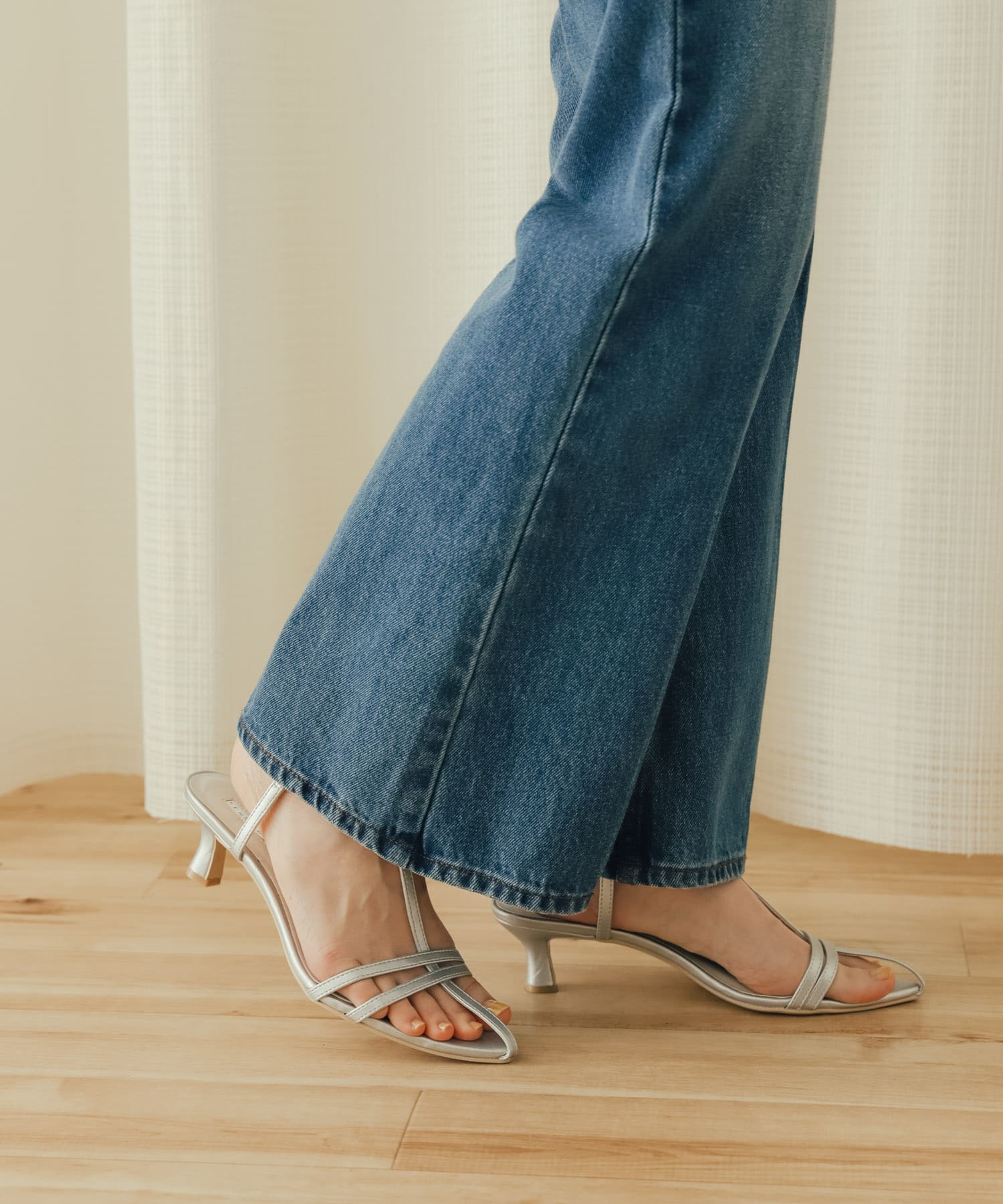 ポインテッドナローストラップサンダル SILVER M