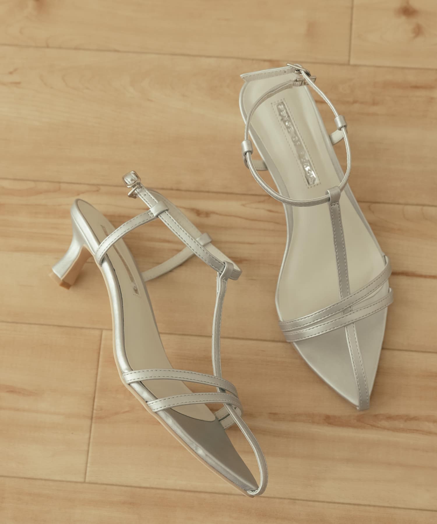 ポインテッドナローストラップサンダル SILVER M
