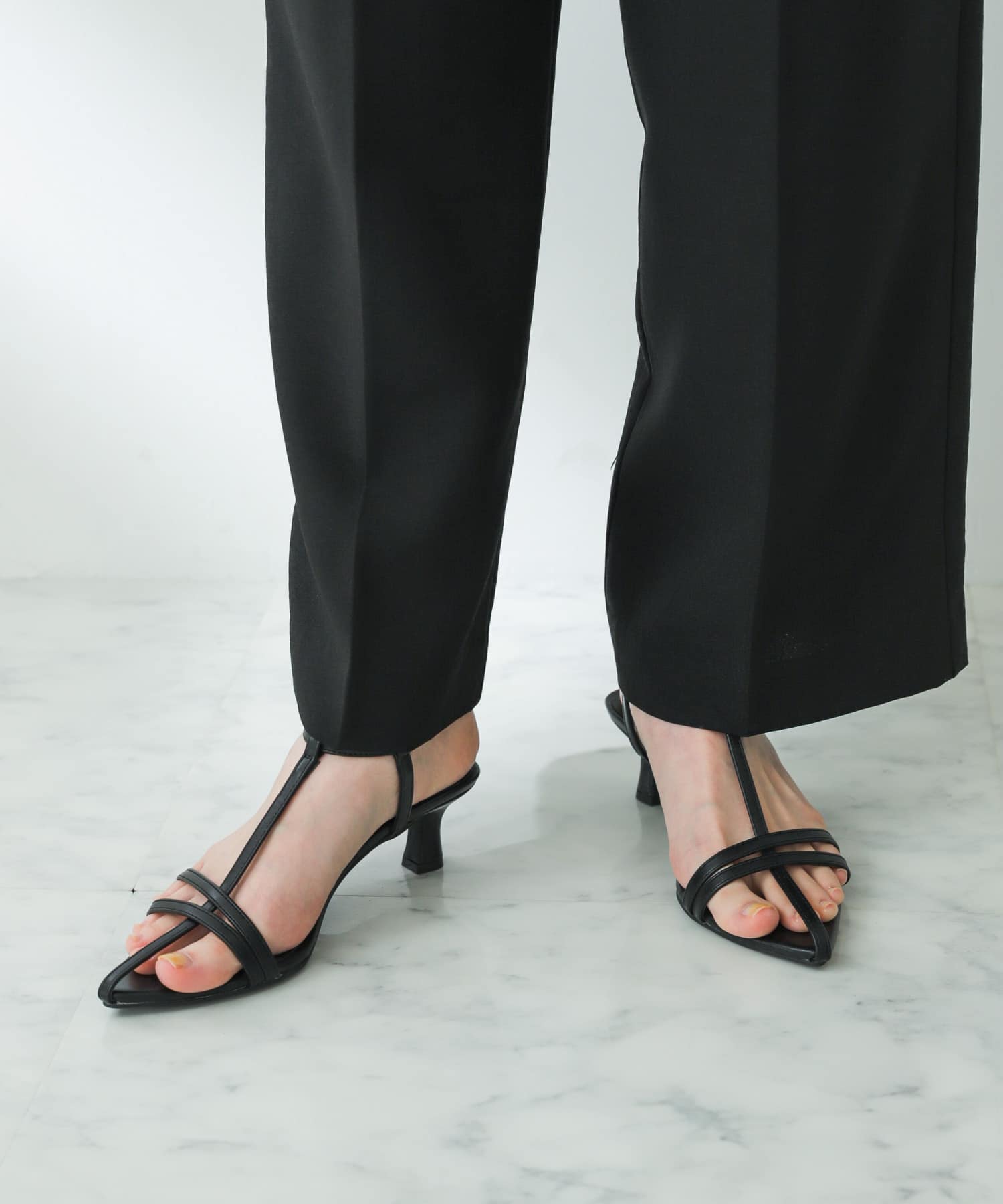 ポインテッドナローストラップサンダル BLACK S