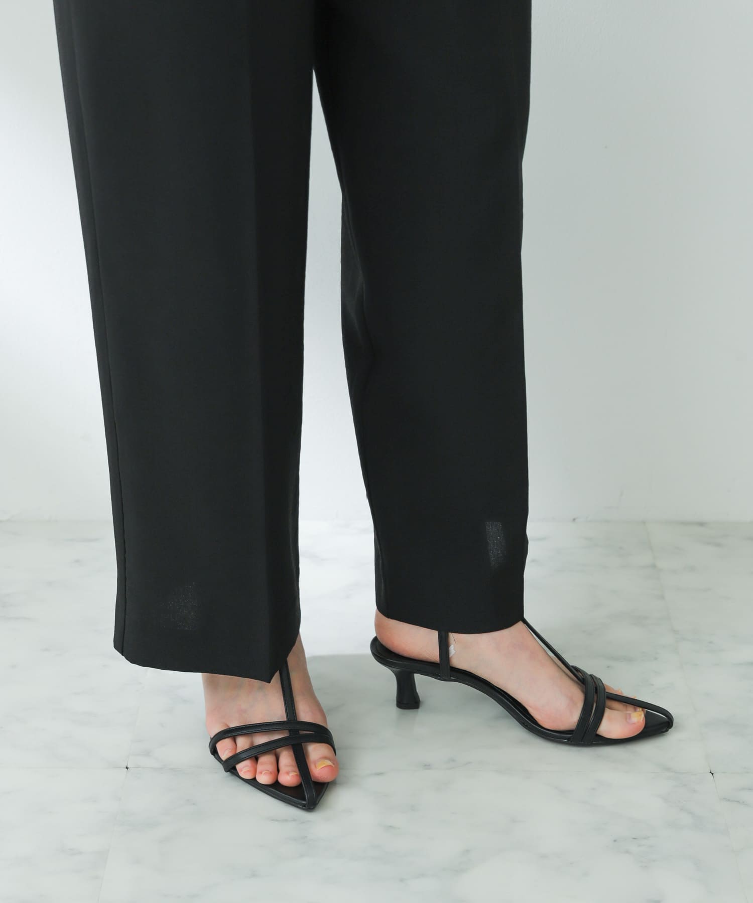 ポインテッドナローストラップサンダル BLACK S