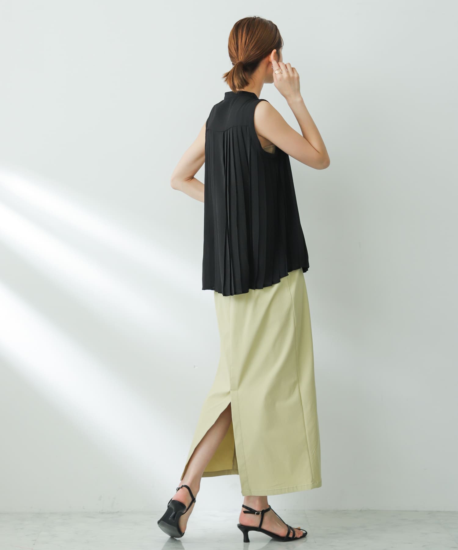 ポインテッドナローストラップサンダル BLACK M