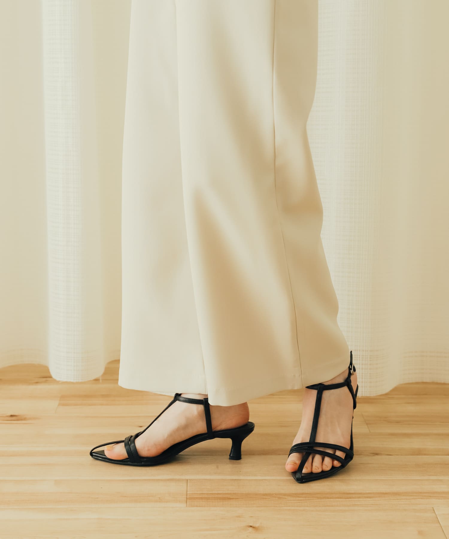 ポインテッドナローストラップサンダル BLACK M