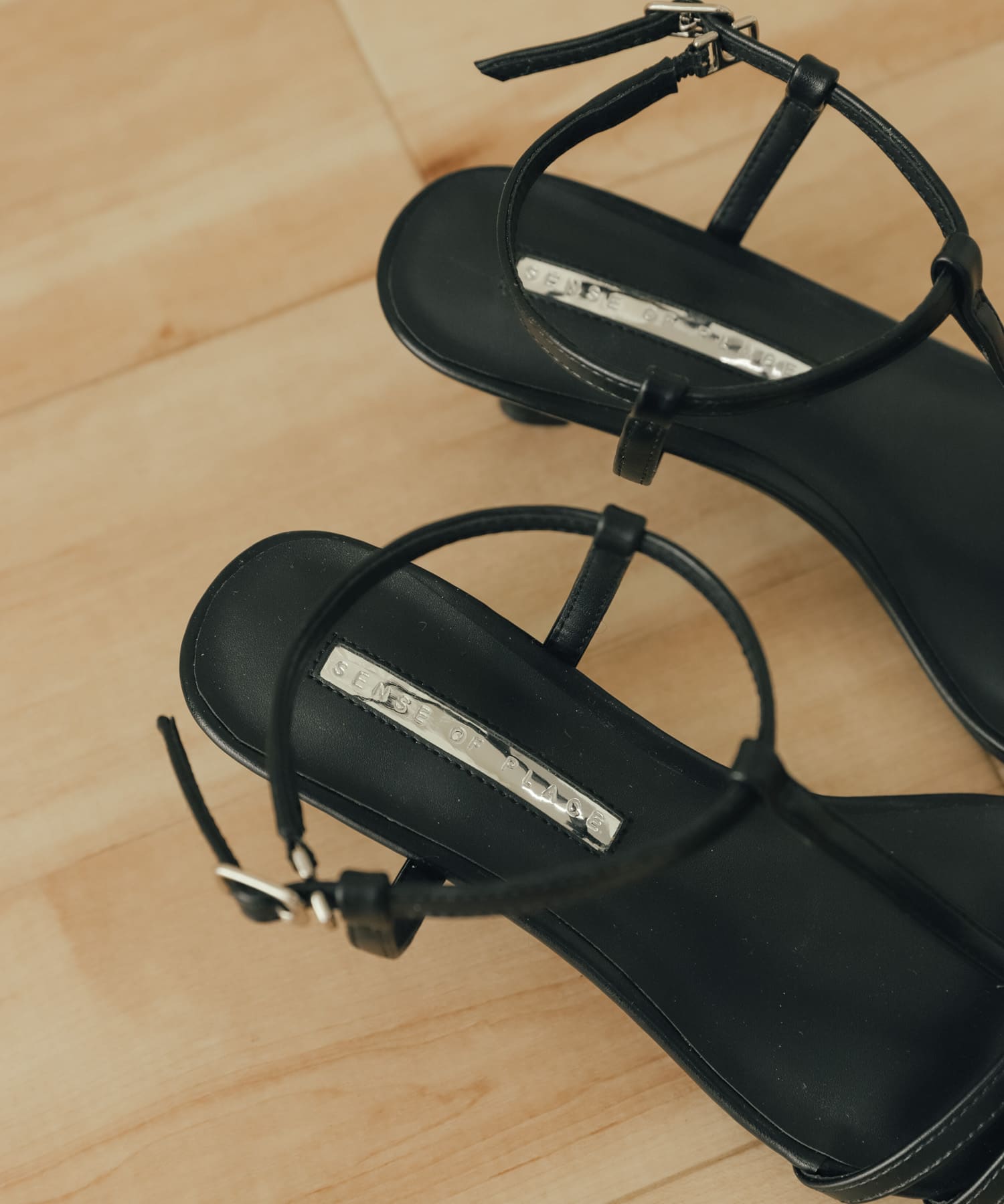 ポインテッドナローストラップサンダル BLACK L