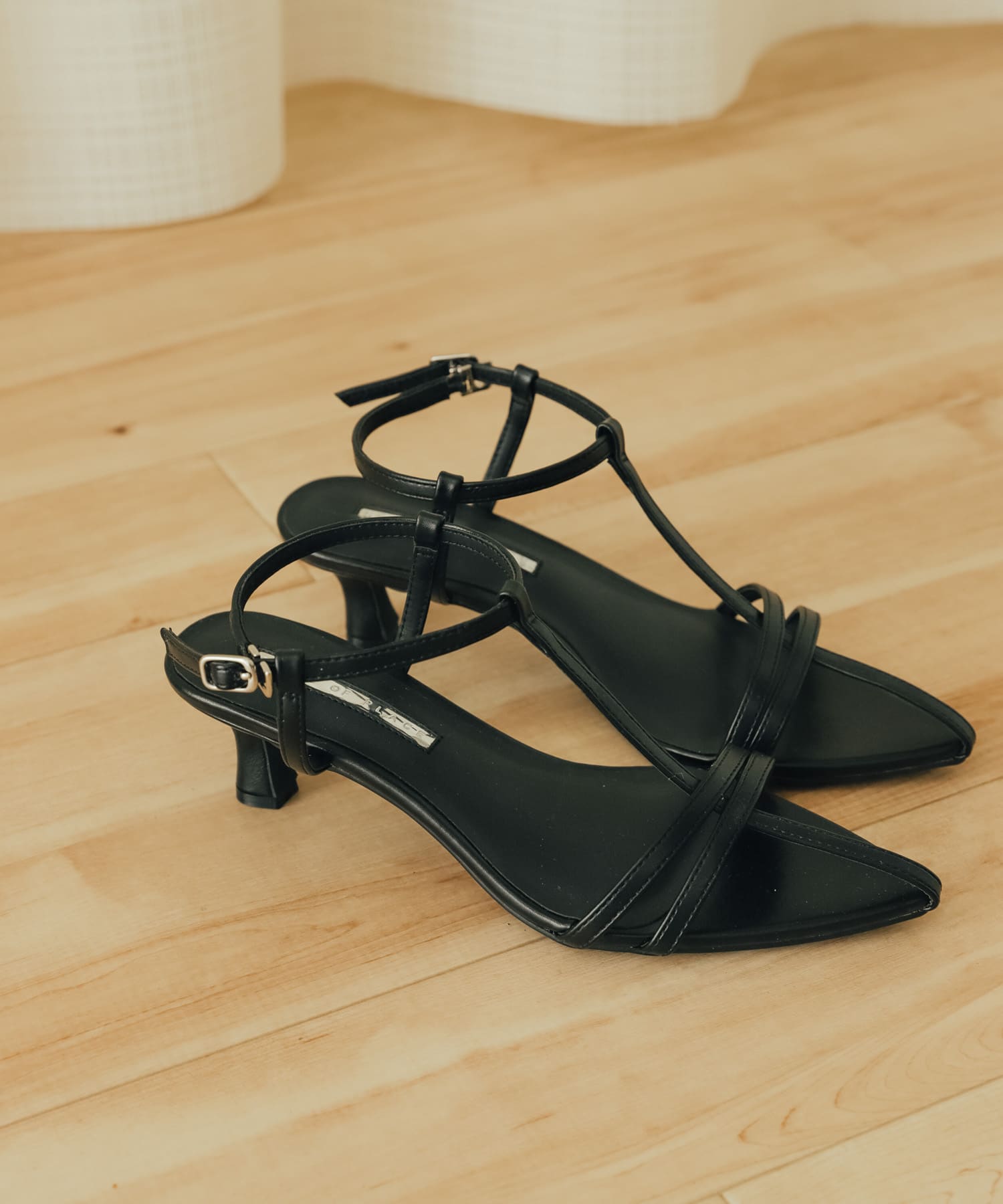 ポインテッドナローストラップサンダル BLACK L