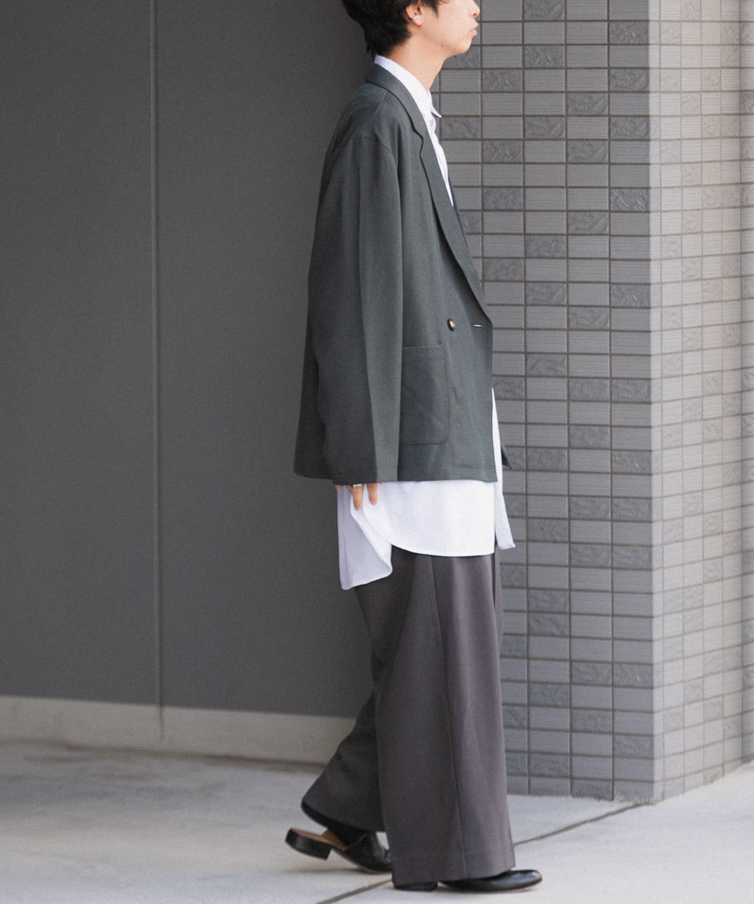 GRAY